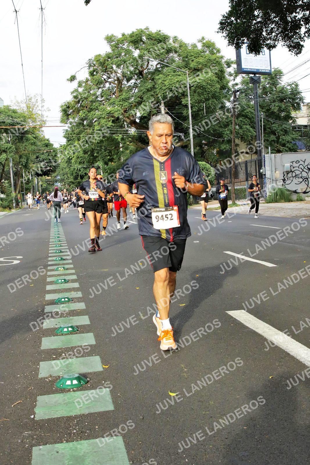 Foto de la X Carrera Leones Negros Red Cola 2026 en Rectoría General de la UdeG, Av. Juárez 976 (meta en Av. Enrique Díaz de León y Pedro Moreno), Guadalajara a las 08:05 · dorsal 9452, 12857