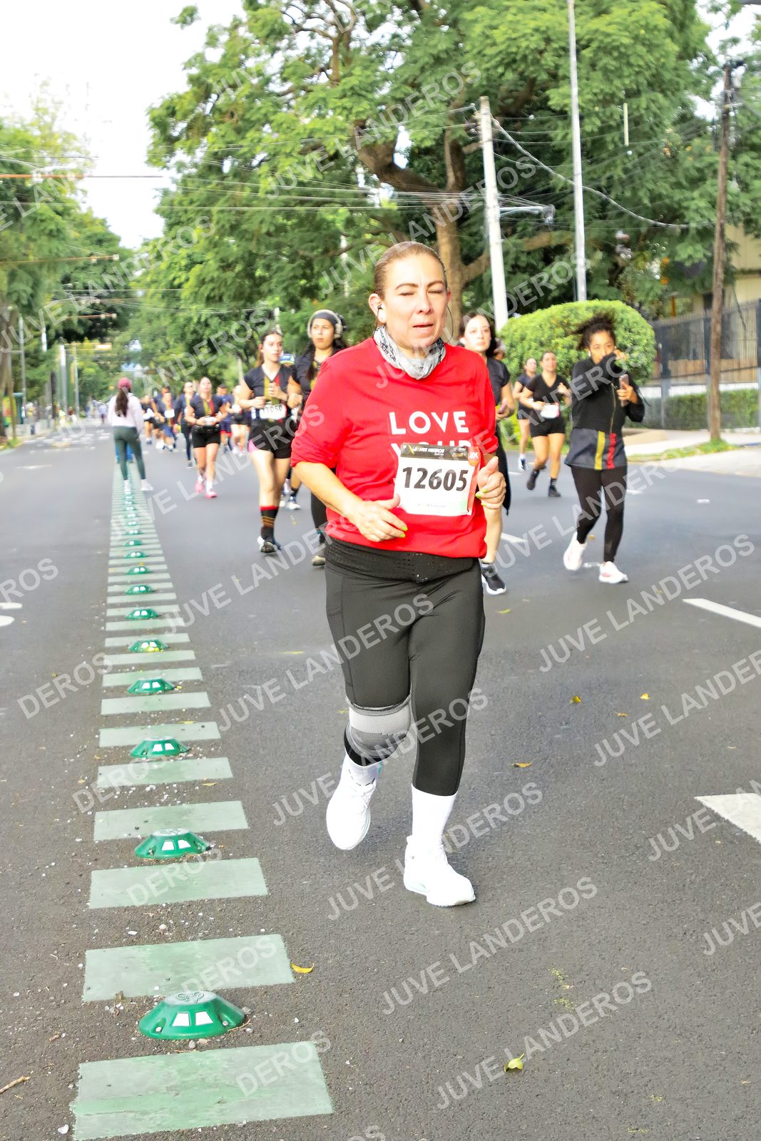 Foto de la X Carrera Leones Negros Red Cola 2026 en Rectoría General de la UdeG, Av. Juárez 976 (meta en Av. Enrique Díaz de León y Pedro Moreno), Guadalajara a las 08:08 · dorsal 12605