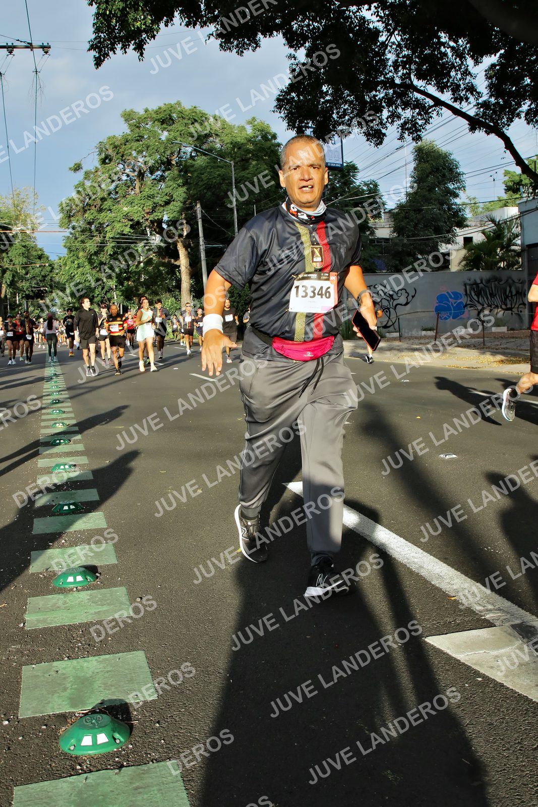 Foto de la X Carrera Leones Negros Red Cola 2026 en Rectoría General de la UdeG, Av. Juárez 976 (meta en Av. Enrique Díaz de León y Pedro Moreno), Guadalajara a las 07:44 · dorsal 13346