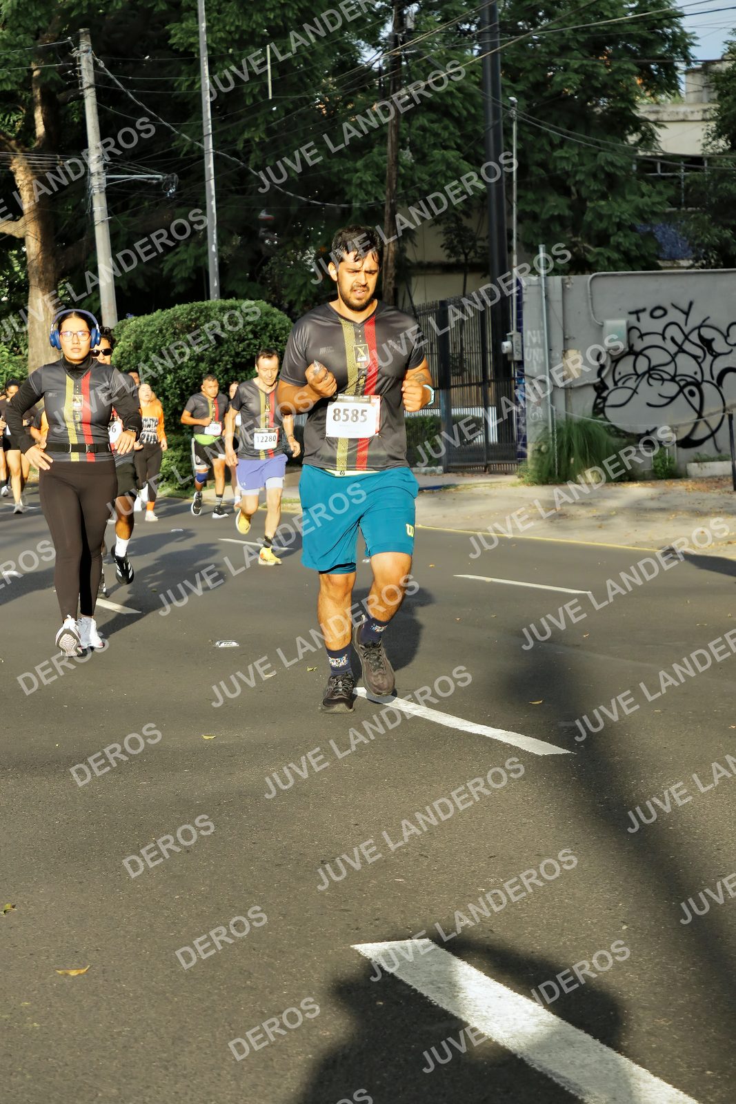Foto de la X Carrera Leones Negros Red Cola 2026 en Rectoría General de la UdeG, Av. Juárez 976 (meta en Av. Enrique Díaz de León y Pedro Moreno), Guadalajara a las 07:39 · dorsal 8585, 12280