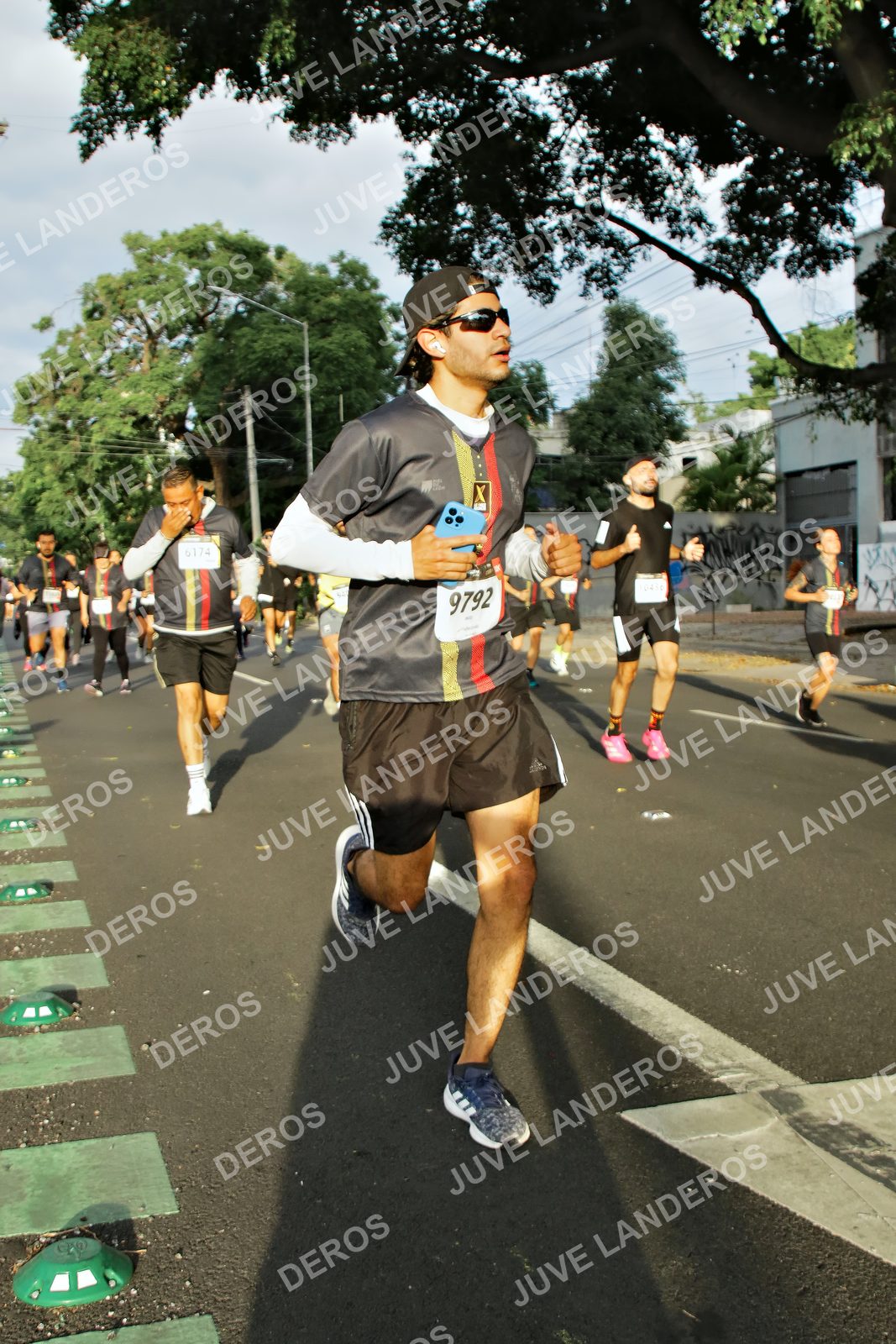 Foto de la X Carrera Leones Negros Red Cola 2026 en Rectoría General de la UdeG, Av. Juárez 976 (meta en Av. Enrique Díaz de León y Pedro Moreno), Guadalajara a las 07:35 · dorsal 9792, 6174