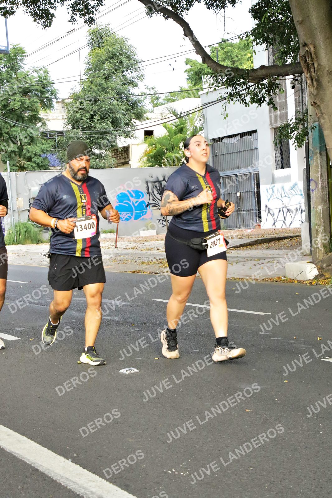 Foto de la X Carrera Leones Negros Red Cola 2026 en Rectoría General de la UdeG, Av. Juárez 976 (meta en Av. Enrique Díaz de León y Pedro Moreno), Guadalajara a las 08:15 · dorsal 8021, 13400