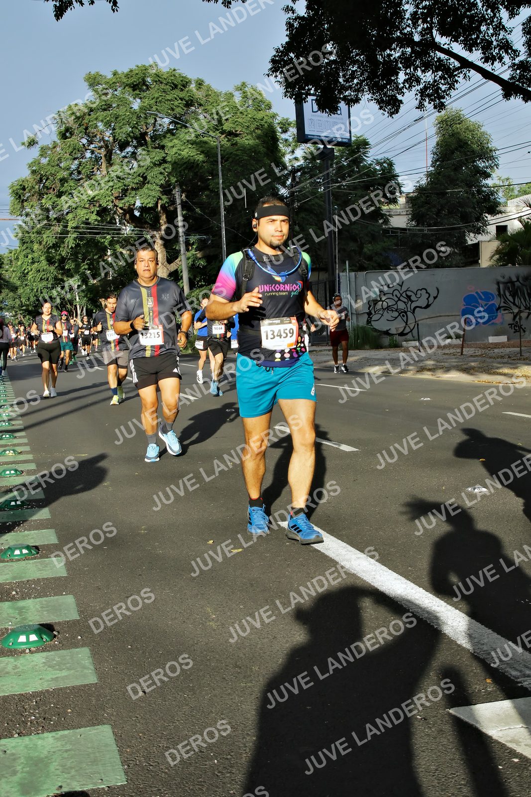 Foto de la X Carrera Leones Negros Red Cola 2026 en Rectoría General de la UdeG, Av. Juárez 976 (meta en Av. Enrique Díaz de León y Pedro Moreno), Guadalajara a las 07:56 · dorsal 13459, 13215
