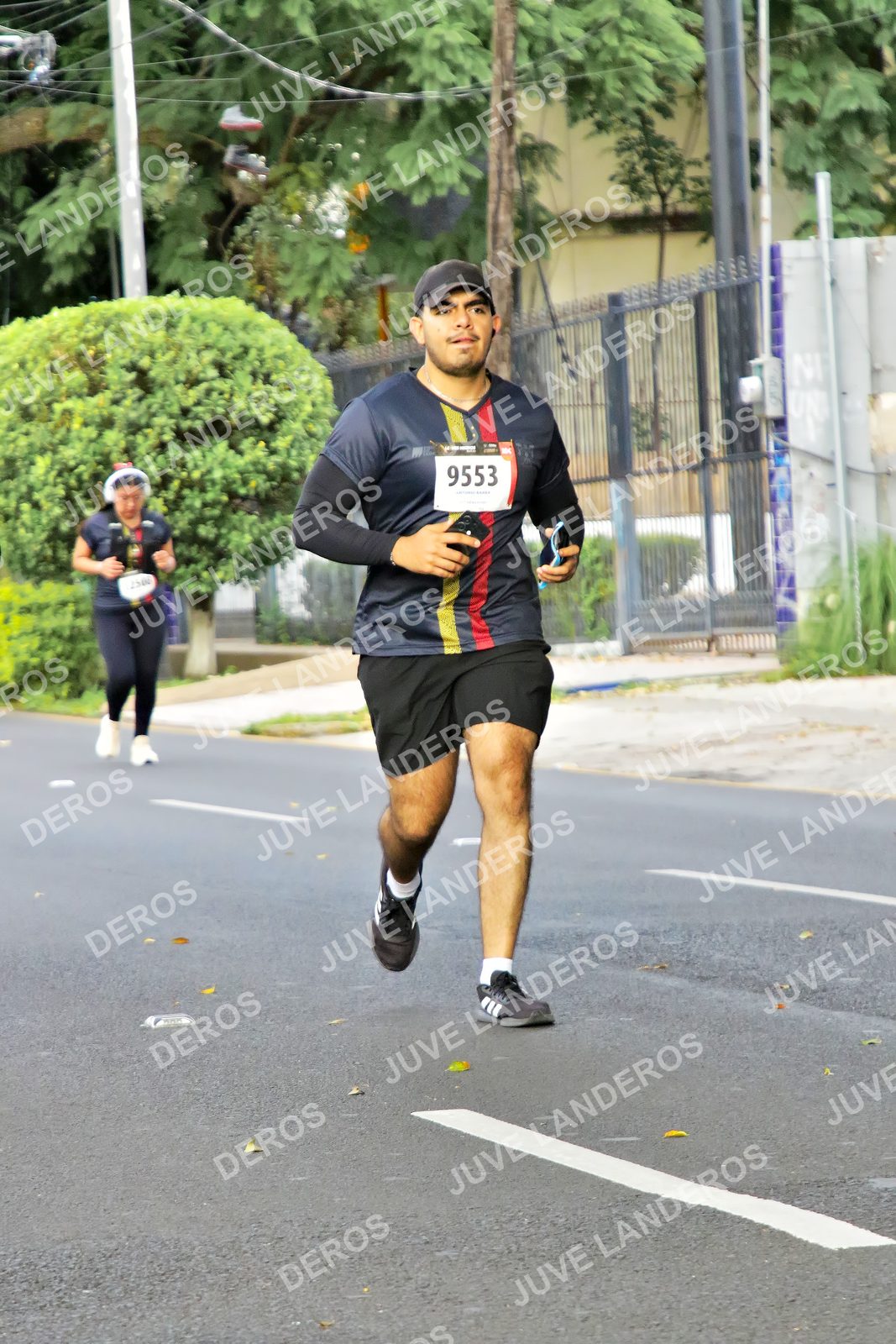 Foto de la X Carrera Leones Negros Red Cola 2026 en Rectoría General de la UdeG, Av. Juárez 976 (meta en Av. Enrique Díaz de León y Pedro Moreno), Guadalajara a las 08:19 · dorsal 9553