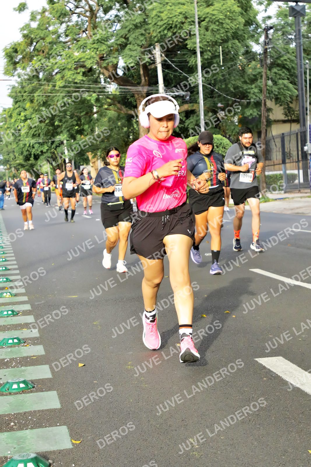 Foto de la X Carrera Leones Negros Red Cola 2026 en Rectoría General de la UdeG, Av. Juárez 976 (meta en Av. Enrique Díaz de León y Pedro Moreno), Guadalajara a las 08:09 · dorsal 10998, 104