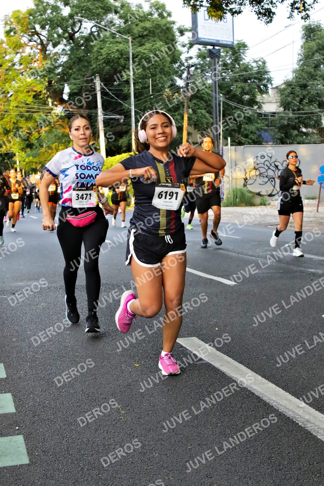 Foto de la X Carrera Leones Negros Red Cola 2026 en Rectoría General de la UdeG, Av. Juárez 976 (meta en Av. Enrique Díaz de León y Pedro Moreno), Guadalajara a las 05:07 · dorsal 6191, 3471, 7403