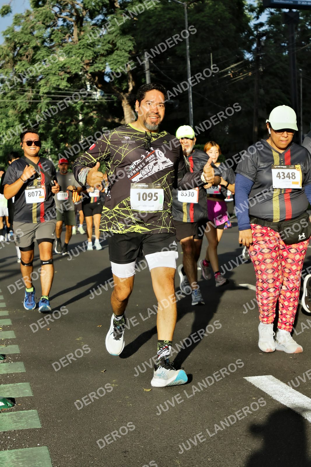 Foto de la X Carrera Leones Negros Red Cola 2026 en Rectoría General de la UdeG, Av. Juárez 976 (meta en Av. Enrique Díaz de León y Pedro Moreno), Guadalajara a las 07:47 · dorsal 4348, 1095, 8072, 8530