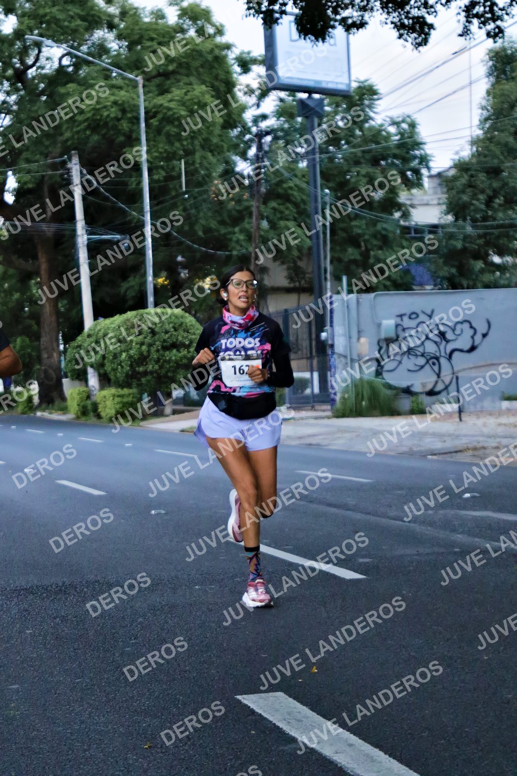 Foto de la X Carrera Leones Negros Red Cola 2026 en Rectoría General de la UdeG, Av. Juárez 976 (meta en Av. Enrique Díaz de León y Pedro Moreno), Guadalajara a las 04:55 · dorsal 162