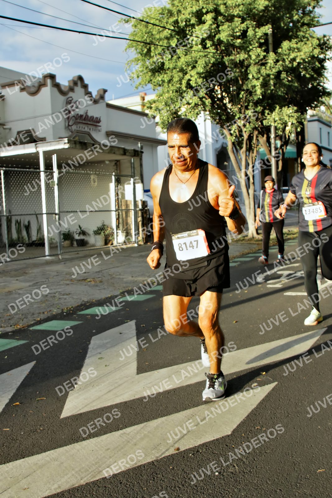 Foto de la X Carrera Leones Negros Red Cola 2026 en Rectoría General de la UdeG, Av. Juárez 976 (meta en Av. Enrique Díaz de León y Pedro Moreno), Guadalajara a las 07:42 · dorsal 8147, 13485