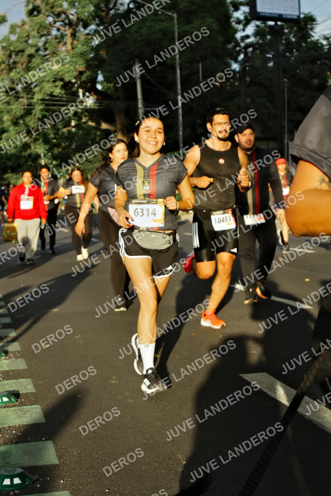 Foto de la X Carrera Leones Negros Red Cola 2026 en Rectoría General de la UdeG, Av. Juárez 976 (meta en Av. Enrique Díaz de León y Pedro Moreno), Guadalajara a las 07:29 · dorsal 6314, 10453