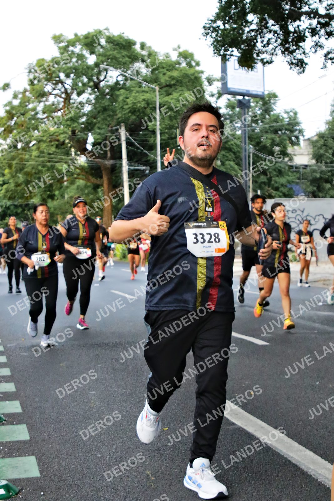 Foto de la X Carrera Leones Negros Red Cola 2026 en Rectoría General de la UdeG, Av. Juárez 976 (meta en Av. Enrique Díaz de León y Pedro Moreno), Guadalajara a las 05:08 · dorsal 3328, 282