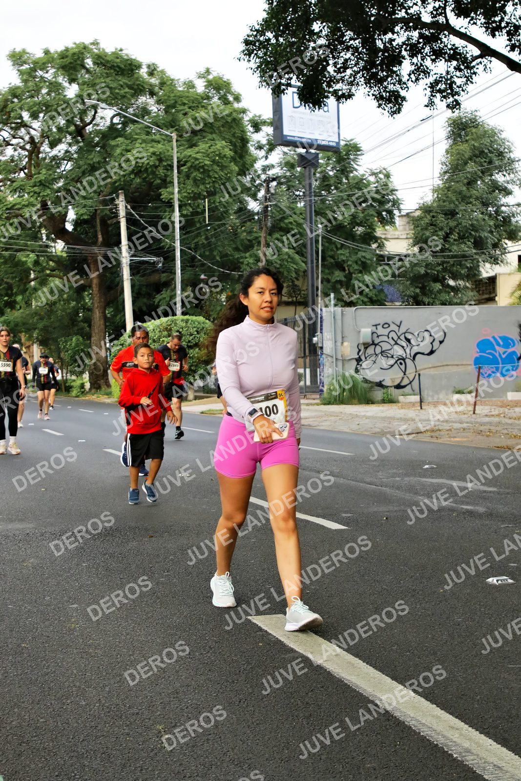 Foto de la X Carrera Leones Negros Red Cola 2026 en Rectoría General de la UdeG, Av. Juárez 976 (meta en Av. Enrique Díaz de León y Pedro Moreno), Guadalajara a las 07:19 · dorsal 5590