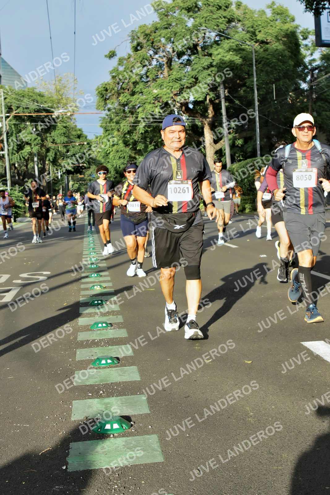 Foto de la X Carrera Leones Negros Red Cola 2026 en Rectoría General de la UdeG, Av. Juárez 976 (meta en Av. Enrique Díaz de León y Pedro Moreno), Guadalajara a las 07:55 · dorsal 8050, 10261, 814