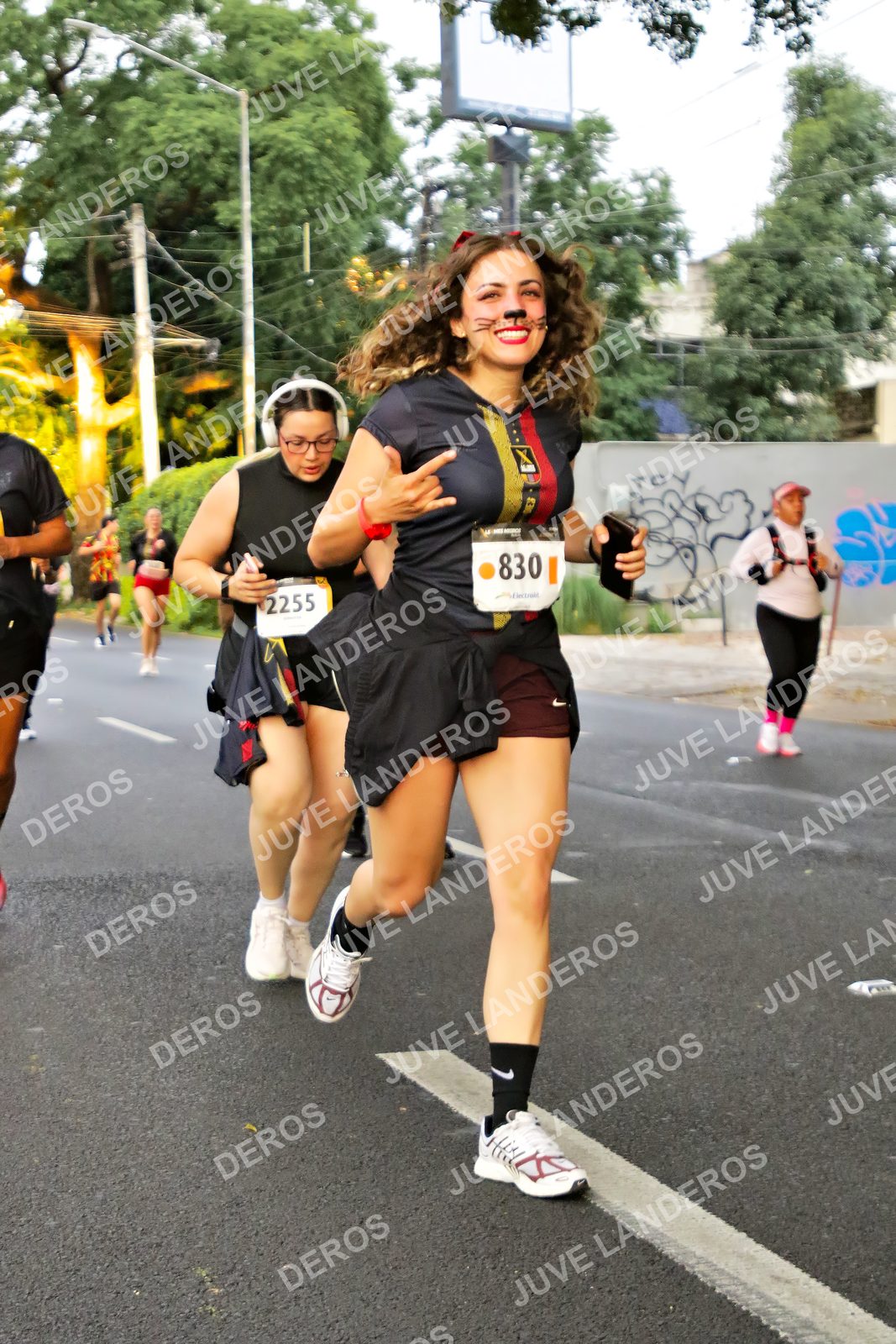 Foto de la X Carrera Leones Negros Red Cola 2026 en Rectoría General de la UdeG, Av. Juárez 976 (meta en Av. Enrique Díaz de León y Pedro Moreno), Guadalajara a las 05:02 · dorsal 830, 2255