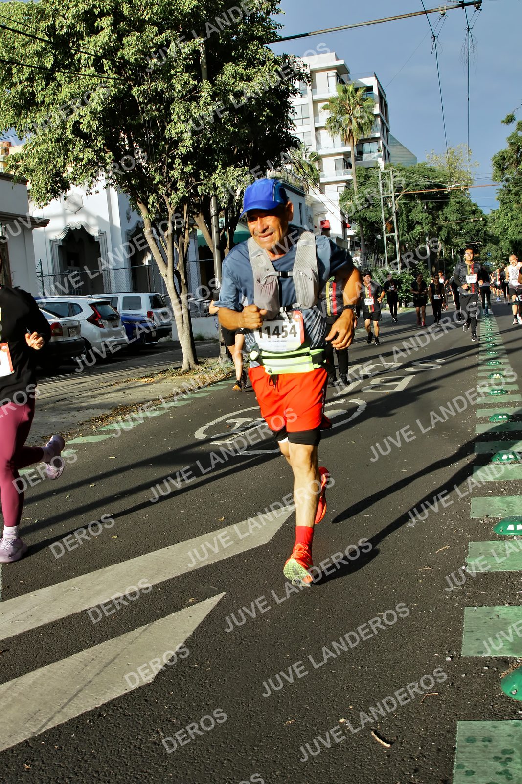 Foto de la X Carrera Leones Negros Red Cola 2026 en Rectoría General de la UdeG, Av. Juárez 976 (meta en Av. Enrique Díaz de León y Pedro Moreno), Guadalajara a las 07:51 · dorsal 11454