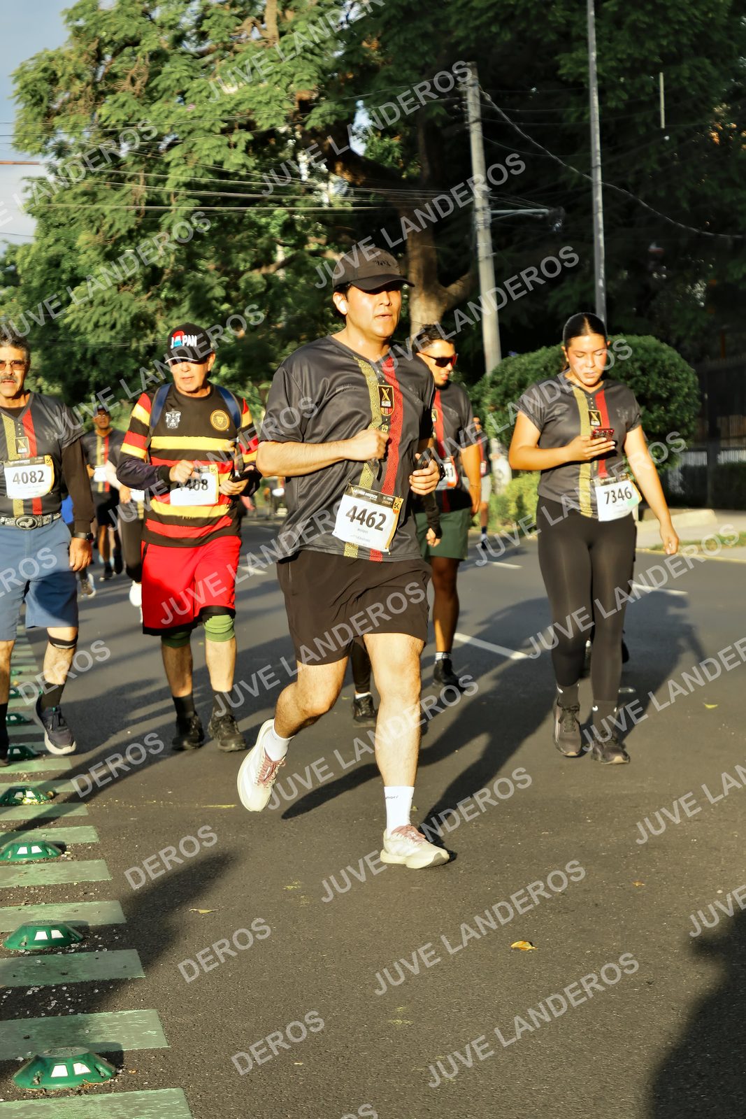 Foto de la X Carrera Leones Negros Red Cola 2026 en Rectoría General de la UdeG, Av. Juárez 976 (meta en Av. Enrique Díaz de León y Pedro Moreno), Guadalajara a las 07:30 · dorsal 4462, 4082, 7346