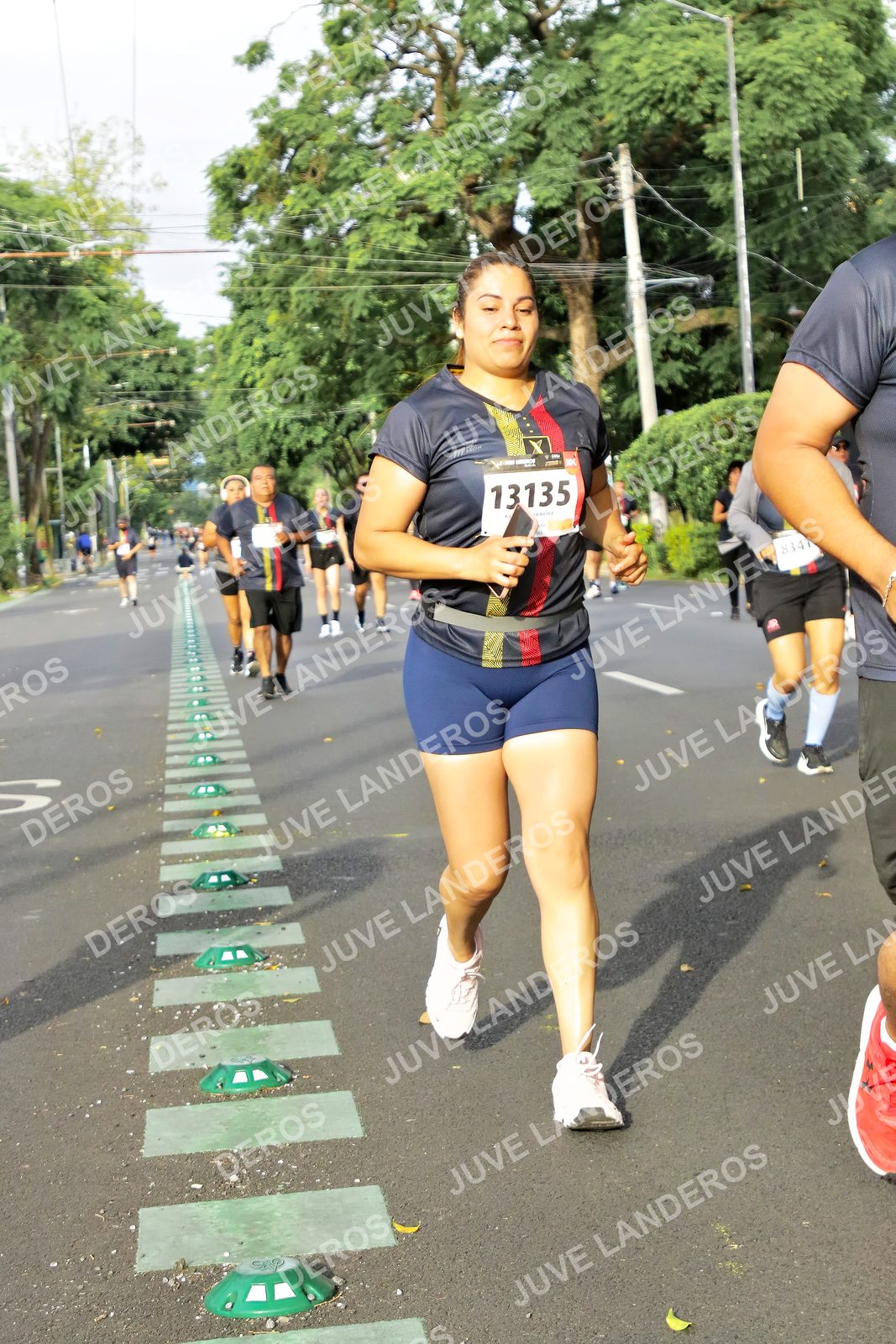 Foto de la X Carrera Leones Negros Red Cola 2026 en Rectoría General de la UdeG, Av. Juárez 976 (meta en Av. Enrique Díaz de León y Pedro Moreno), Guadalajara a las 08:11 · dorsal 13135