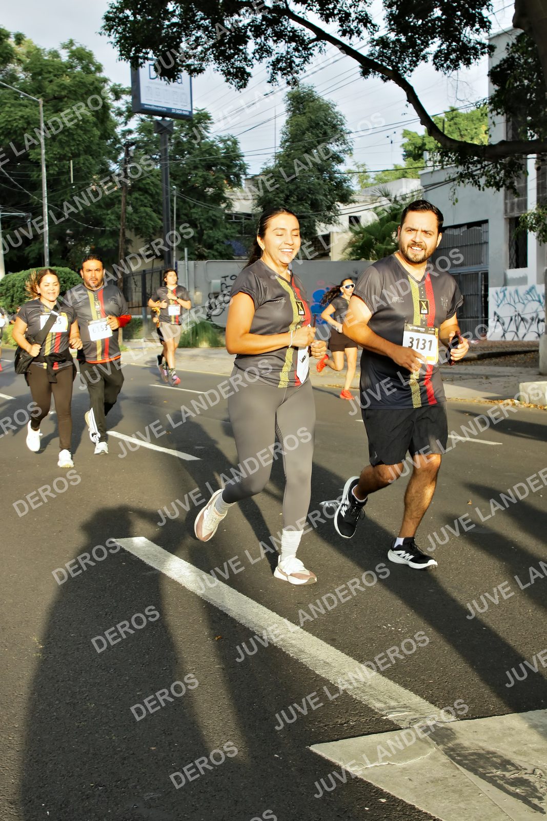 Foto de la X Carrera Leones Negros Red Cola 2026 en Rectoría General de la UdeG, Av. Juárez 976 (meta en Av. Enrique Díaz de León y Pedro Moreno), Guadalajara a las 07:32 · dorsal 3131, 6153