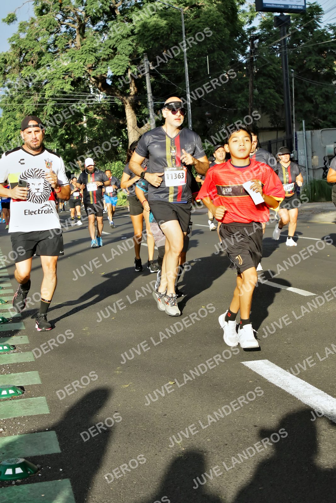 Foto de la X Carrera Leones Negros Red Cola 2026 en Rectoría General de la UdeG, Av. Juárez 976 (meta en Av. Enrique Díaz de León y Pedro Moreno), Guadalajara a las 07:53 · dorsal 11363