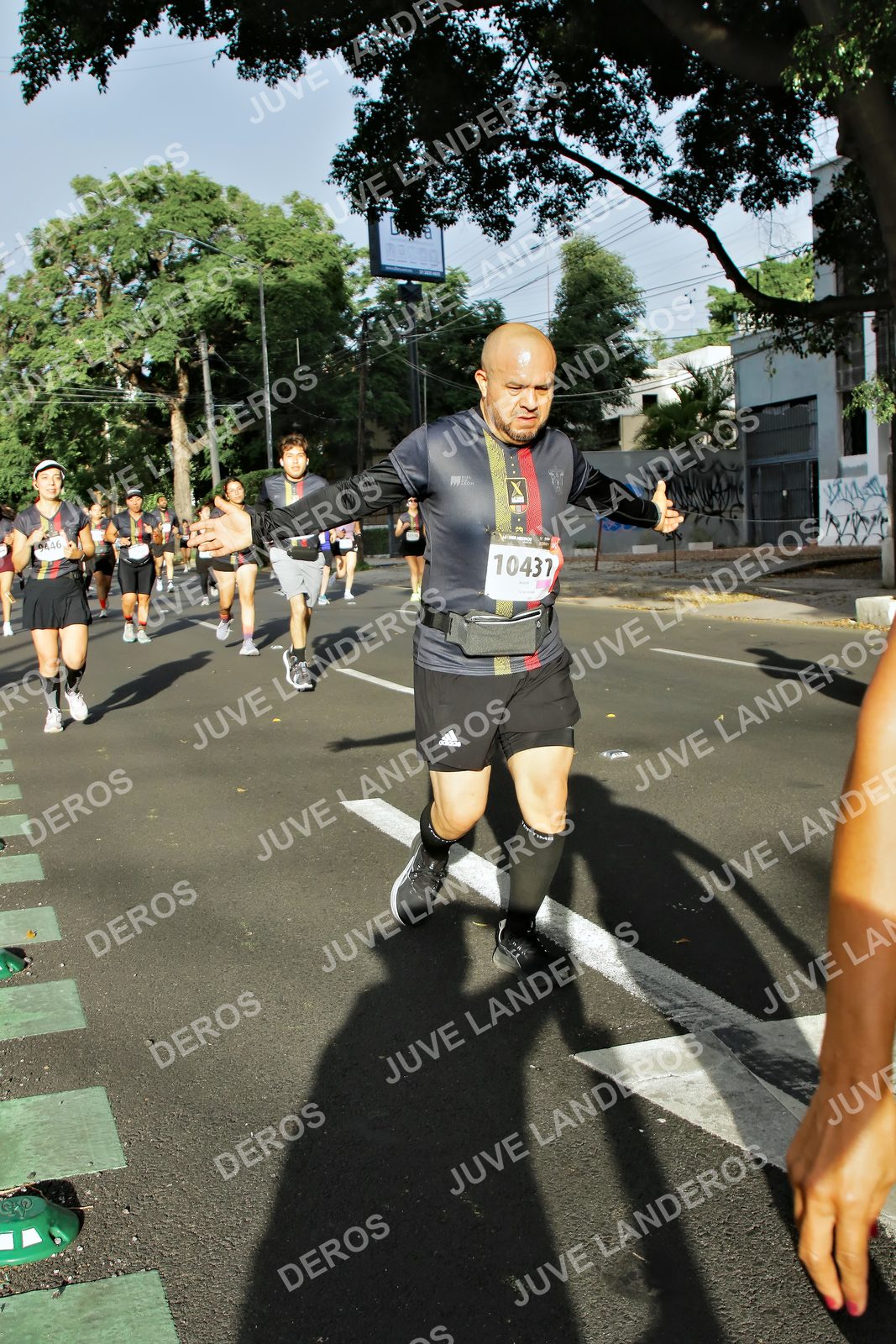 Foto de la X Carrera Leones Negros Red Cola 2026 en Rectoría General de la UdeG, Av. Juárez 976 (meta en Av. Enrique Díaz de León y Pedro Moreno), Guadalajara a las 07:59 · dorsal 9446