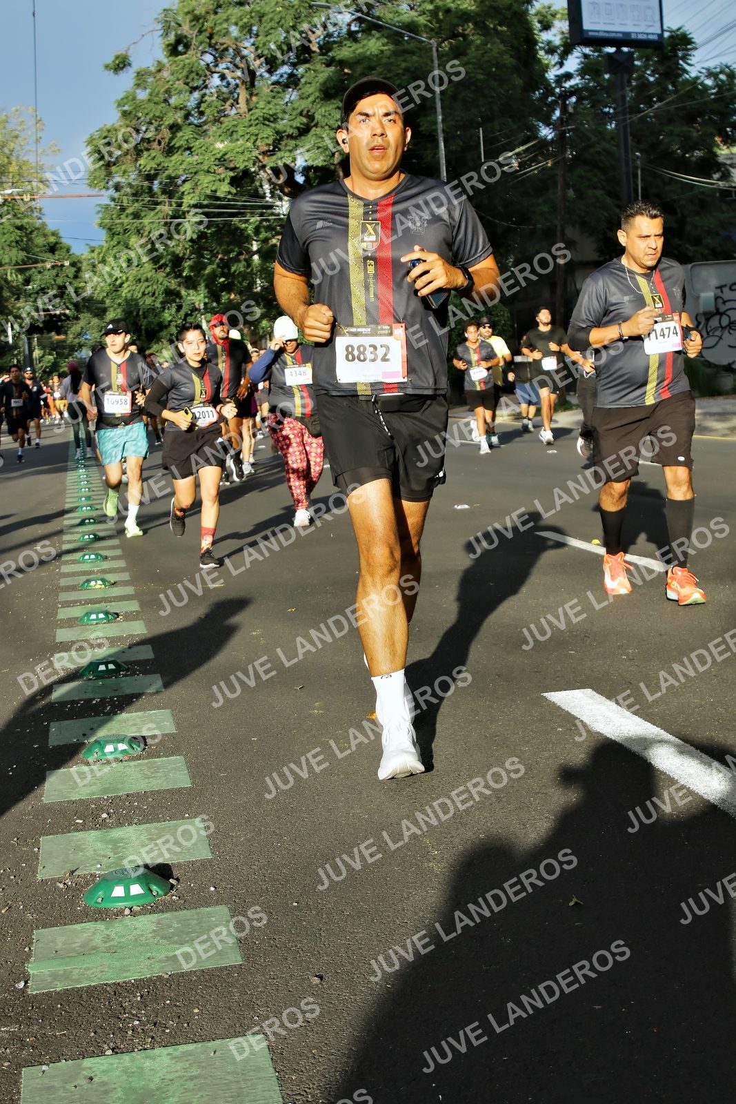 Foto de la X Carrera Leones Negros Red Cola 2026 en Rectoría General de la UdeG, Av. Juárez 976 (meta en Av. Enrique Díaz de León y Pedro Moreno), Guadalajara a las 07:47 · dorsal 8832, 2011, 1474, 4348