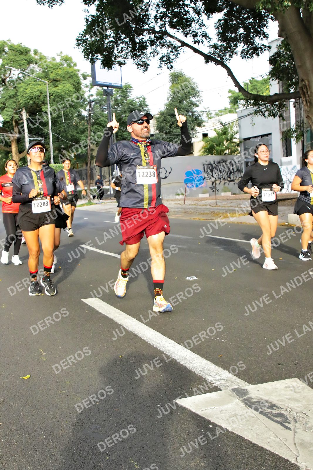 Foto de la X Carrera Leones Negros Red Cola 2026 en Rectoría General de la UdeG, Av. Juárez 976 (meta en Av. Enrique Díaz de León y Pedro Moreno), Guadalajara a las 08:05 · dorsal 12238, 12283, 11514