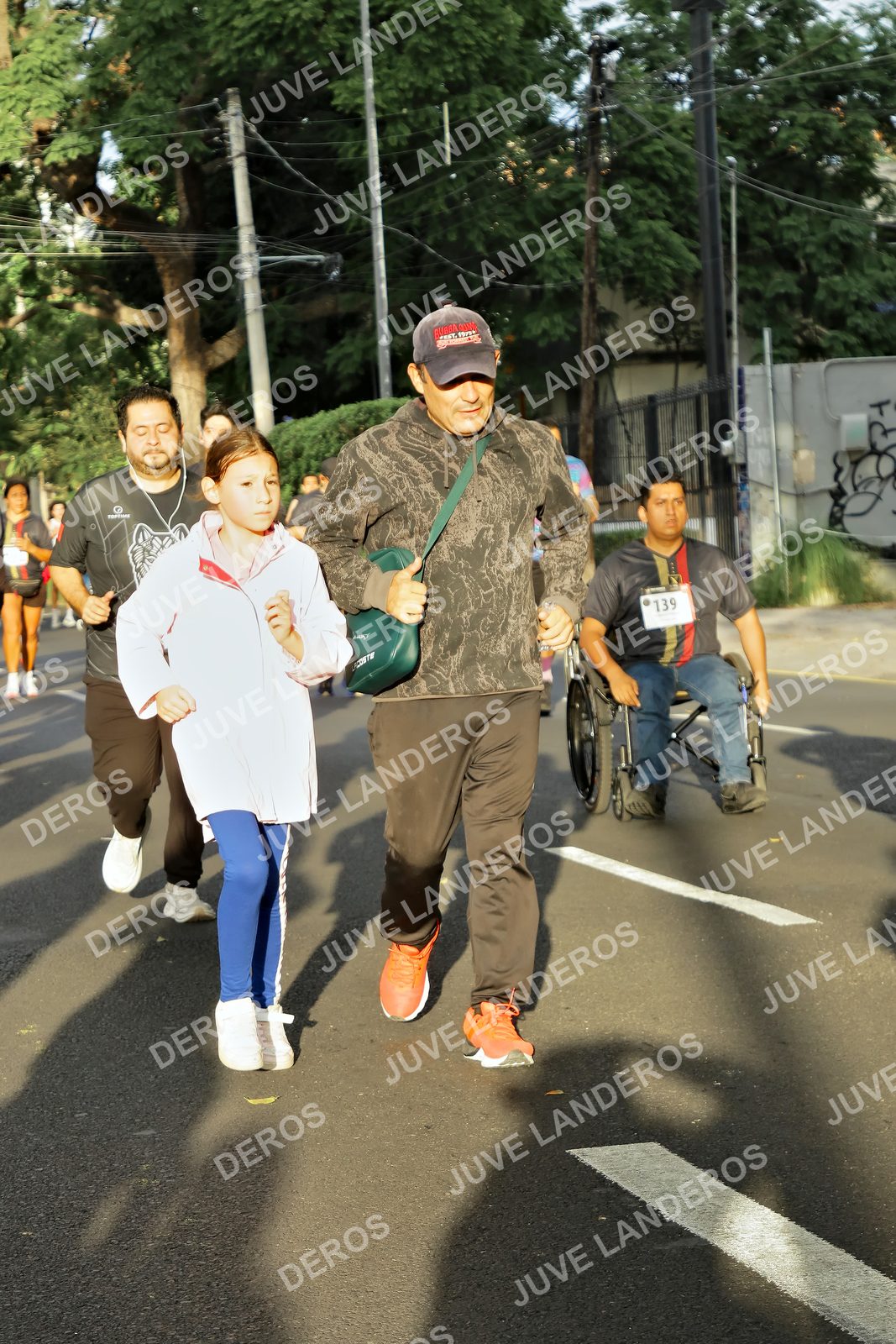 Foto de la X Carrera Leones Negros Red Cola 2026 en Rectoría General de la UdeG, Av. Juárez 976 (meta en Av. Enrique Díaz de León y Pedro Moreno), Guadalajara a las 07:31 · dorsal 139