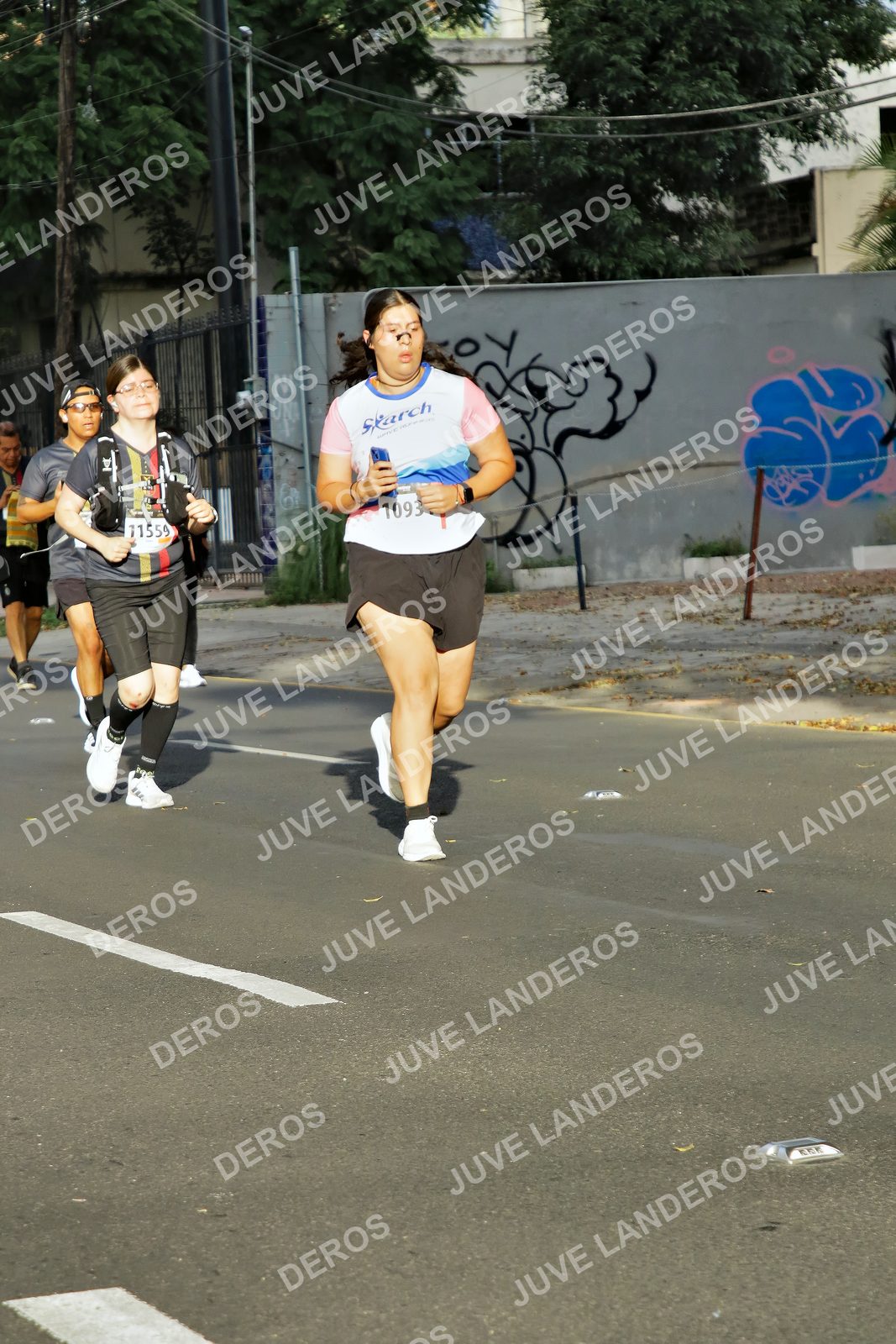 Foto de la X Carrera Leones Negros Red Cola 2026 en Rectoría General de la UdeG, Av. Juárez 976 (meta en Av. Enrique Díaz de León y Pedro Moreno), Guadalajara a las 08:00 · dorsal 1093