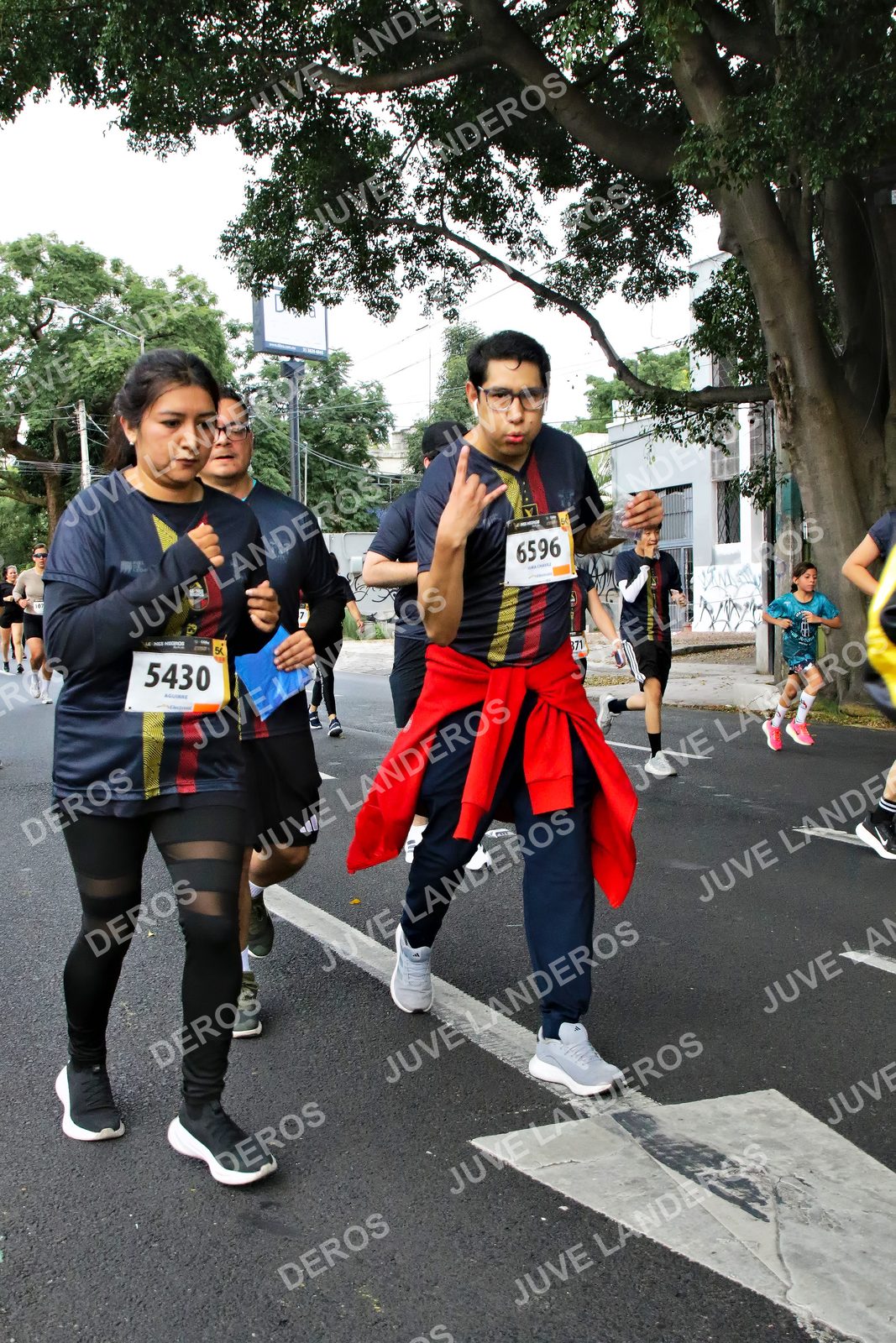 Foto de la X Carrera Leones Negros Red Cola 2026 en Rectoría General de la UdeG, Av. Juárez 976 (meta en Av. Enrique Díaz de León y Pedro Moreno), Guadalajara a las 05:10 · dorsal 5430, 6596