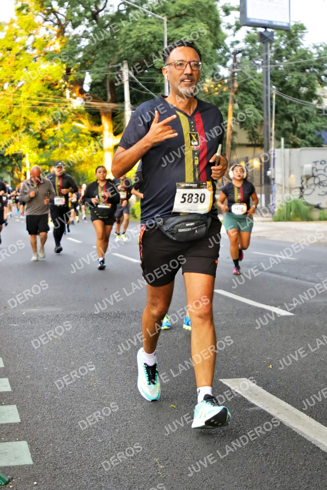 Foto de la X Carrera Leones Negros Red Cola 2026 en Rectoría General de la UdeG, Av. Juárez 976 (meta en Av. Enrique Díaz de León y Pedro Moreno), Guadalajara a las 05:04 · dorsal 5830, 1450