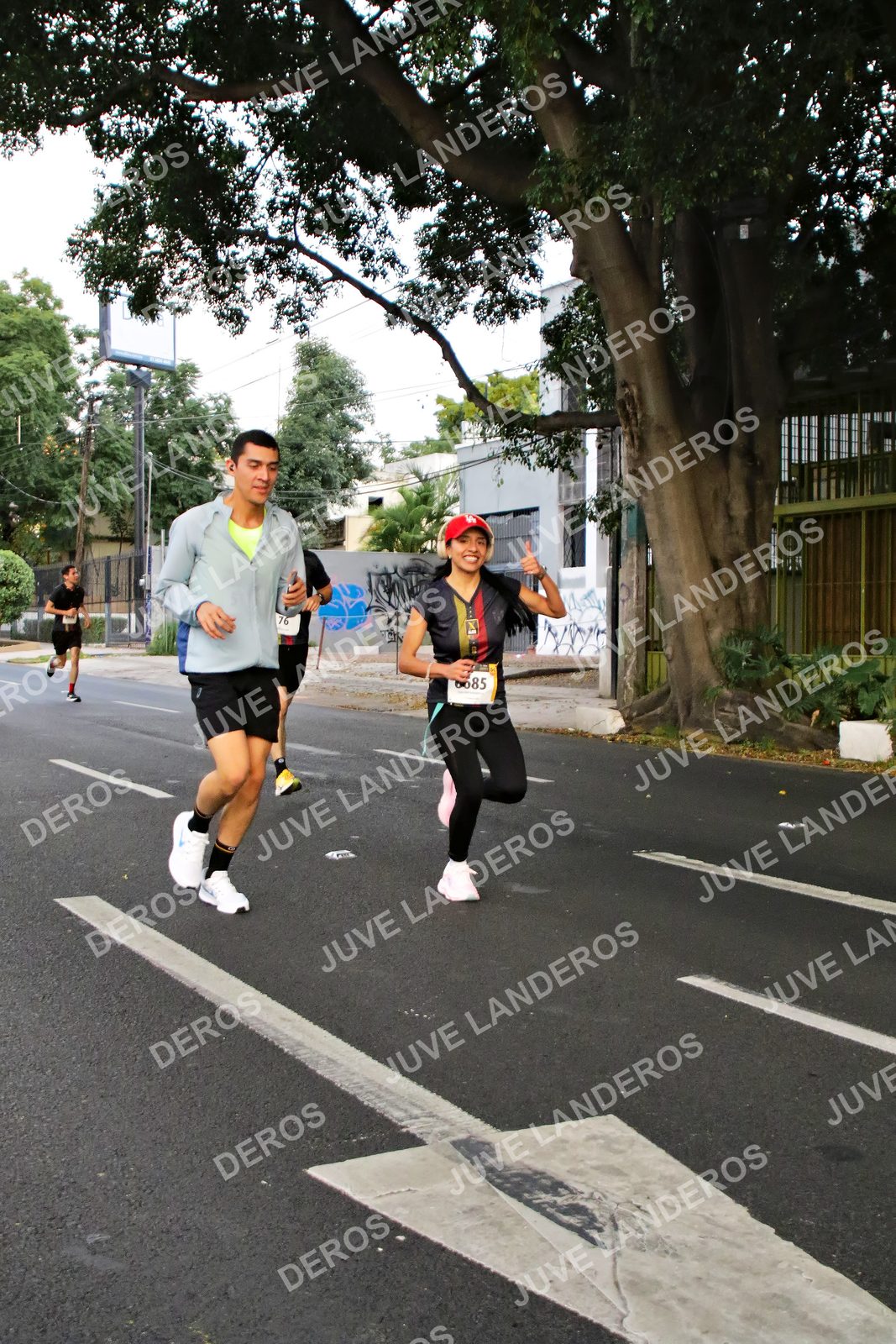 Foto de la X Carrera Leones Negros Red Cola 2026 en Rectoría General de la UdeG, Av. Juárez 976 (meta en Av. Enrique Díaz de León y Pedro Moreno), Guadalajara a las 04:58 · dorsal 76