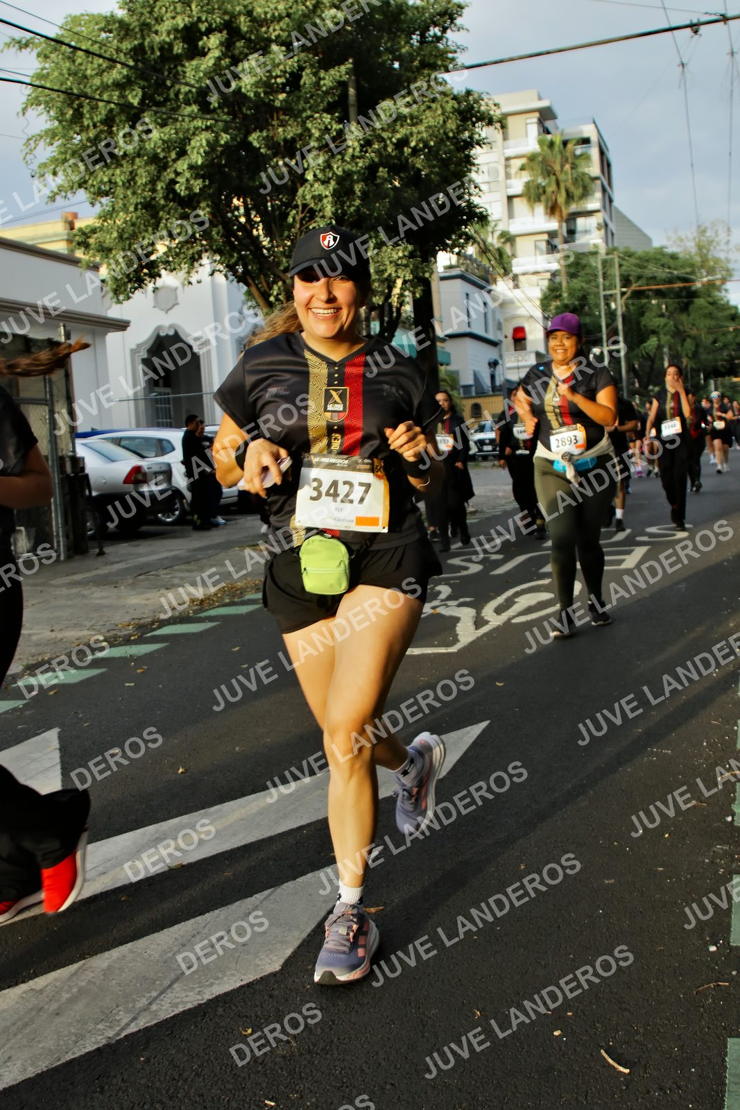 Foto de la X Carrera Leones Negros Red Cola 2026 en Rectoría General de la UdeG, Av. Juárez 976 (meta en Av. Enrique Díaz de León y Pedro Moreno), Guadalajara a las 07:23 · dorsal 3427, 2893