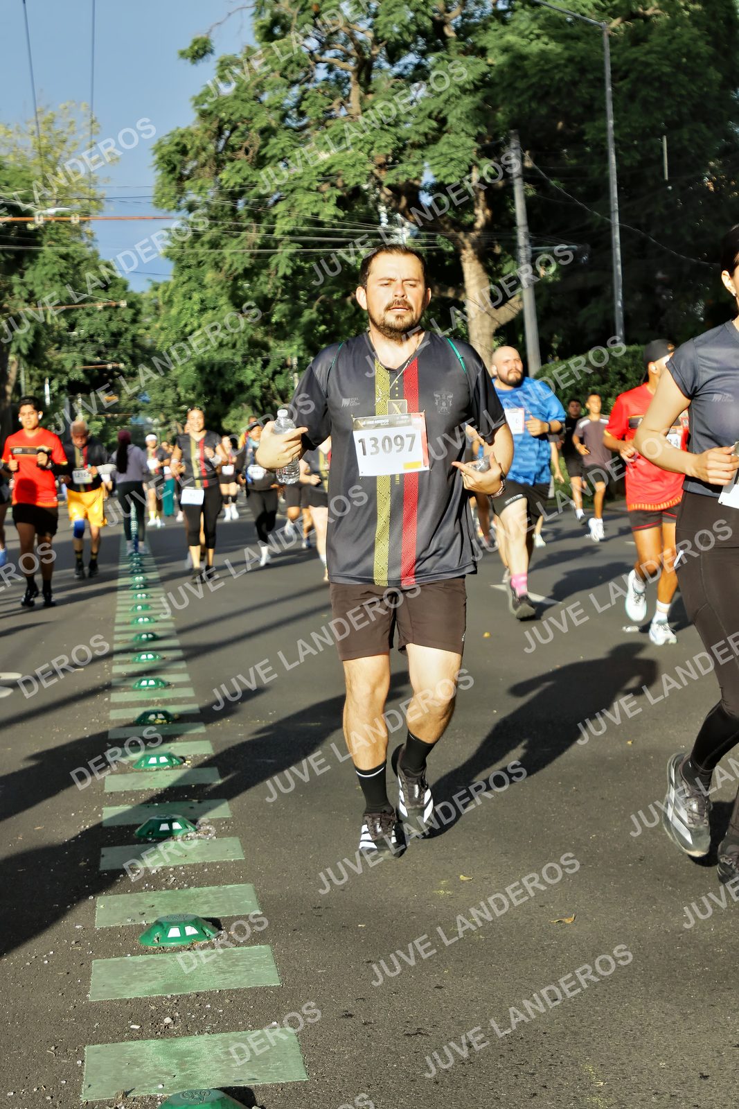 Foto de la X Carrera Leones Negros Red Cola 2026 en Rectoría General de la UdeG, Av. Juárez 976 (meta en Av. Enrique Díaz de León y Pedro Moreno), Guadalajara a las 07:50 · dorsal 13097