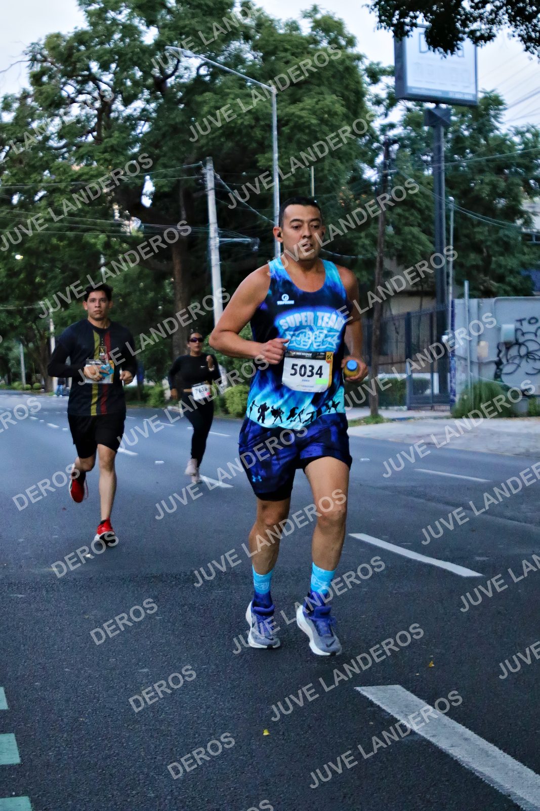 Foto de la X Carrera Leones Negros Red Cola 2026 en Rectoría General de la UdeG, Av. Juárez 976 (meta en Av. Enrique Díaz de León y Pedro Moreno), Guadalajara a las 04:54 · dorsal 5034, 7638