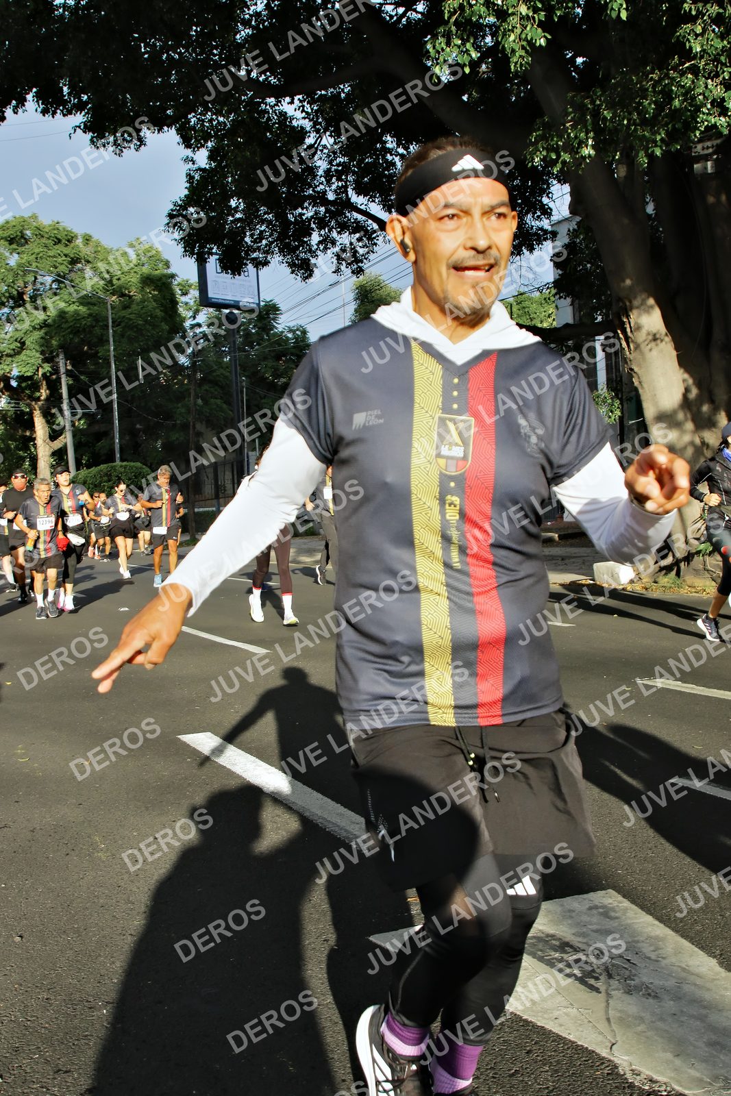 Foto de la X Carrera Leones Negros Red Cola 2026 en Rectoría General de la UdeG, Av. Juárez 976 (meta en Av. Enrique Díaz de León y Pedro Moreno), Guadalajara a las 07:51