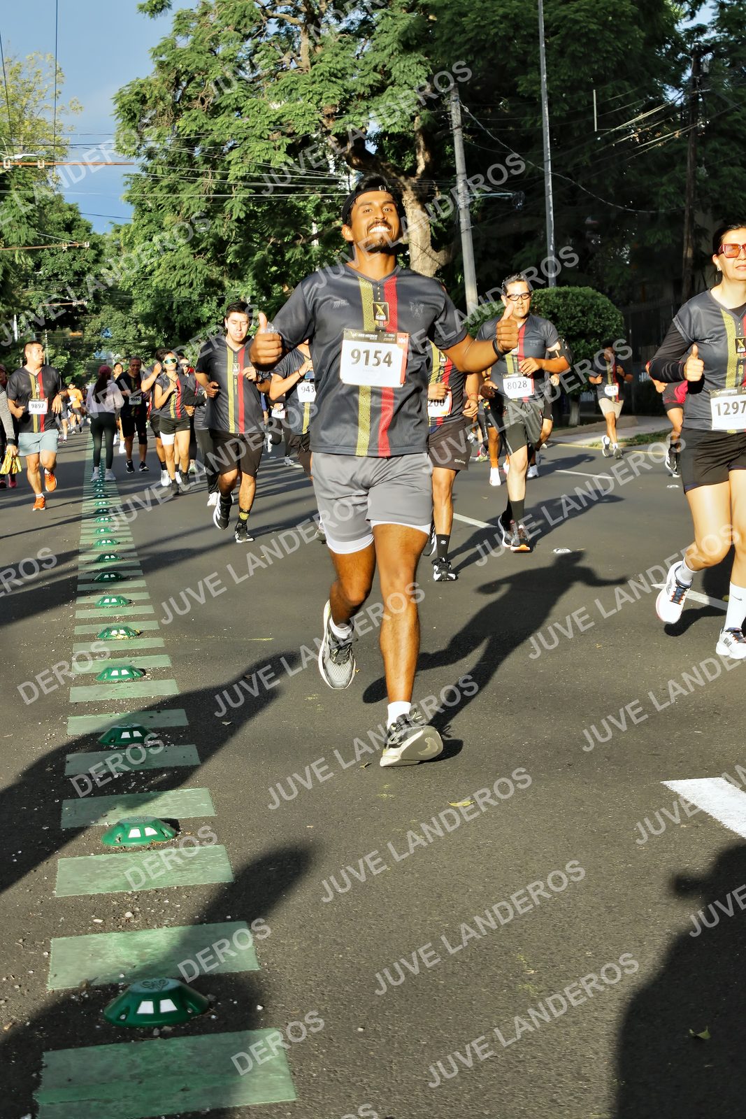 Foto de la X Carrera Leones Negros Red Cola 2026 en Rectoría General de la UdeG, Av. Juárez 976 (meta en Av. Enrique Díaz de León y Pedro Moreno), Guadalajara a las 07:46 · dorsal 9154, 1297, 8028, 943