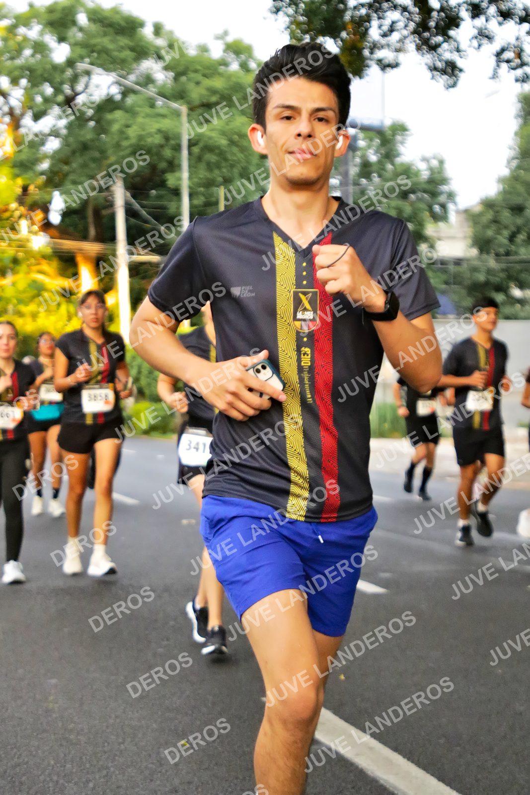 Foto de la X Carrera Leones Negros Red Cola 2026 en Rectoría General de la UdeG, Av. Juárez 976 (meta en Av. Enrique Díaz de León y Pedro Moreno), Guadalajara a las 05:03 · dorsal 341, 3858
