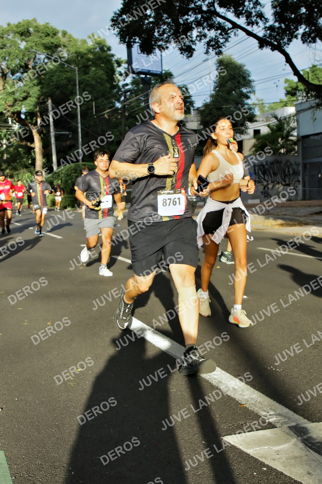 Foto de la X Carrera Leones Negros Red Cola 2026 en Rectoría General de la UdeG, Av. Juárez 976 (meta en Av. Enrique Díaz de León y Pedro Moreno), Guadalajara a las 07:44 · dorsal 8761