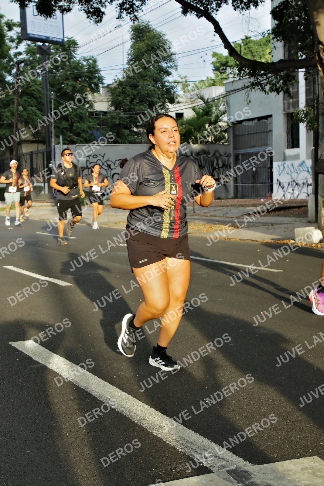 Foto de la X Carrera Leones Negros Red Cola 2026 en Rectoría General de la UdeG, Av. Juárez 976 (meta en Av. Enrique Díaz de León y Pedro Moreno), Guadalajara a las 07:33