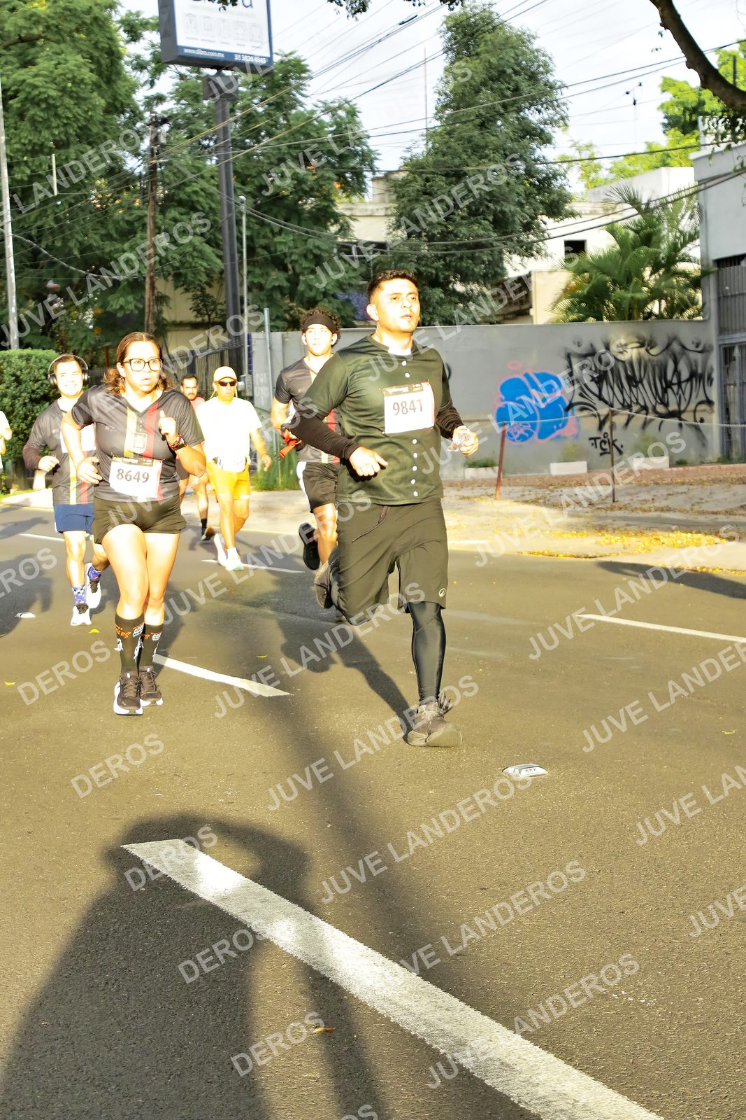 Foto de la X Carrera Leones Negros Red Cola 2026 en Rectoría General de la UdeG, Av. Juárez 976 (meta en Av. Enrique Díaz de León y Pedro Moreno), Guadalajara a las 07:36 · dorsal 9841, 8649