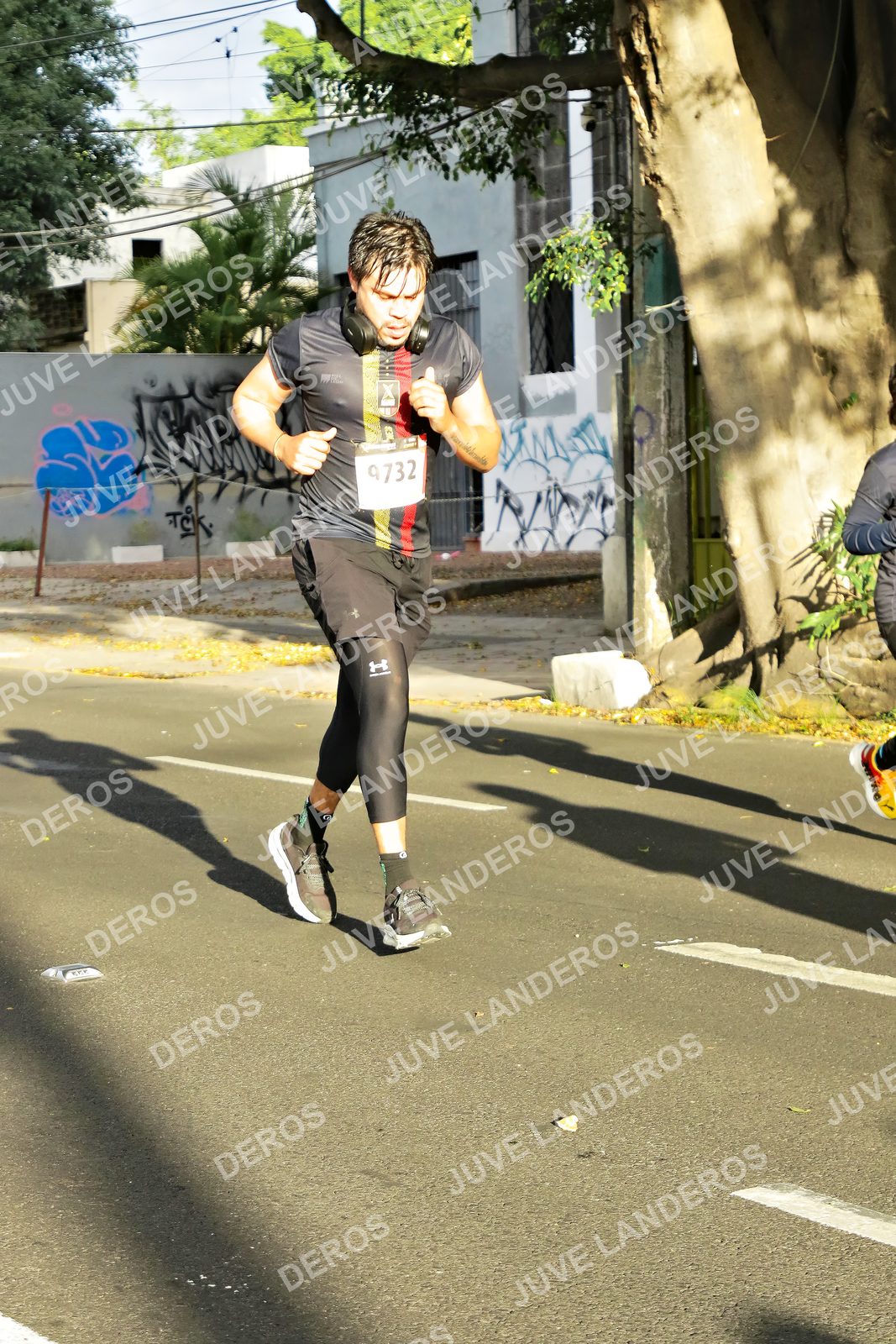 Foto de la X Carrera Leones Negros Red Cola 2026 en Rectoría General de la UdeG, Av. Juárez 976 (meta en Av. Enrique Díaz de León y Pedro Moreno), Guadalajara a las 07:48 · dorsal 9732