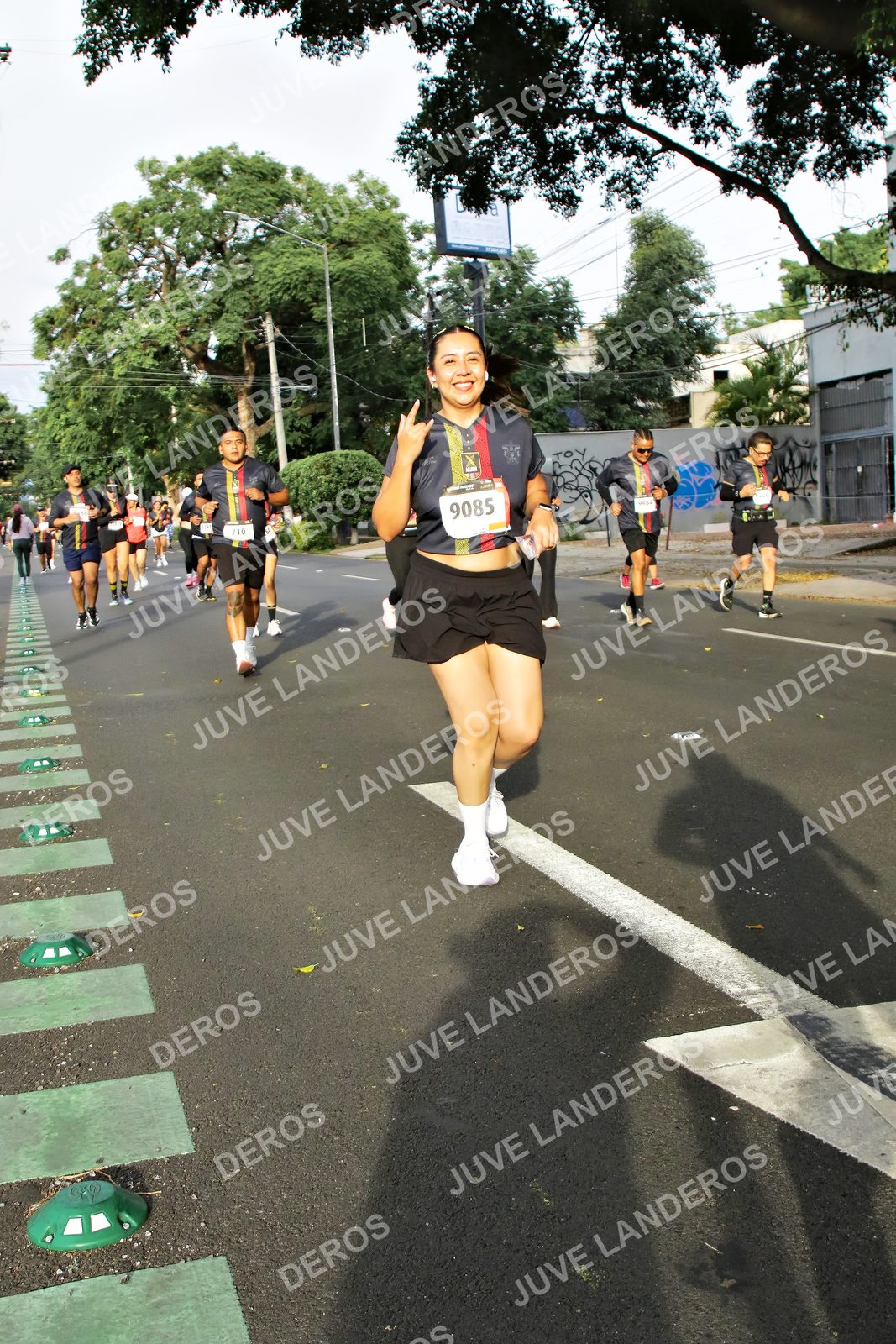 Foto de la X Carrera Leones Negros Red Cola 2026 en Rectoría General de la UdeG, Av. Juárez 976 (meta en Av. Enrique Díaz de León y Pedro Moreno), Guadalajara a las 08:02 · dorsal 9085