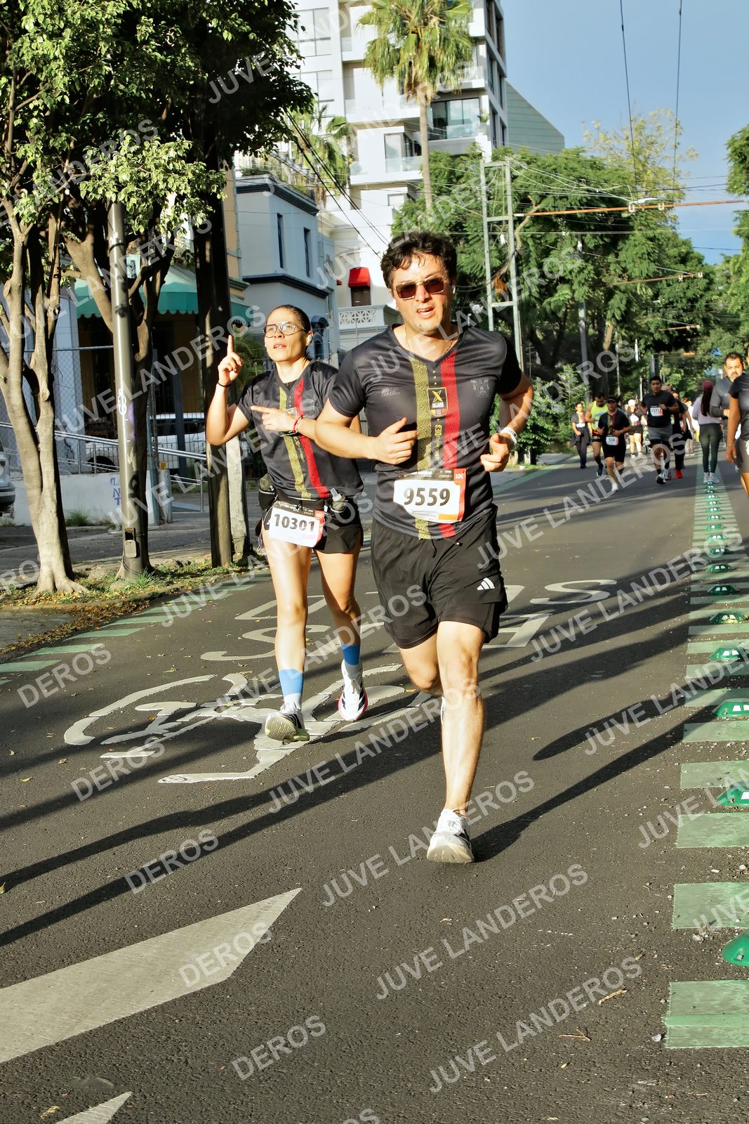 Foto de la X Carrera Leones Negros Red Cola 2026 en Rectoría General de la UdeG, Av. Juárez 976 (meta en Av. Enrique Díaz de León y Pedro Moreno), Guadalajara a las 07:44 · dorsal 9559, 10301