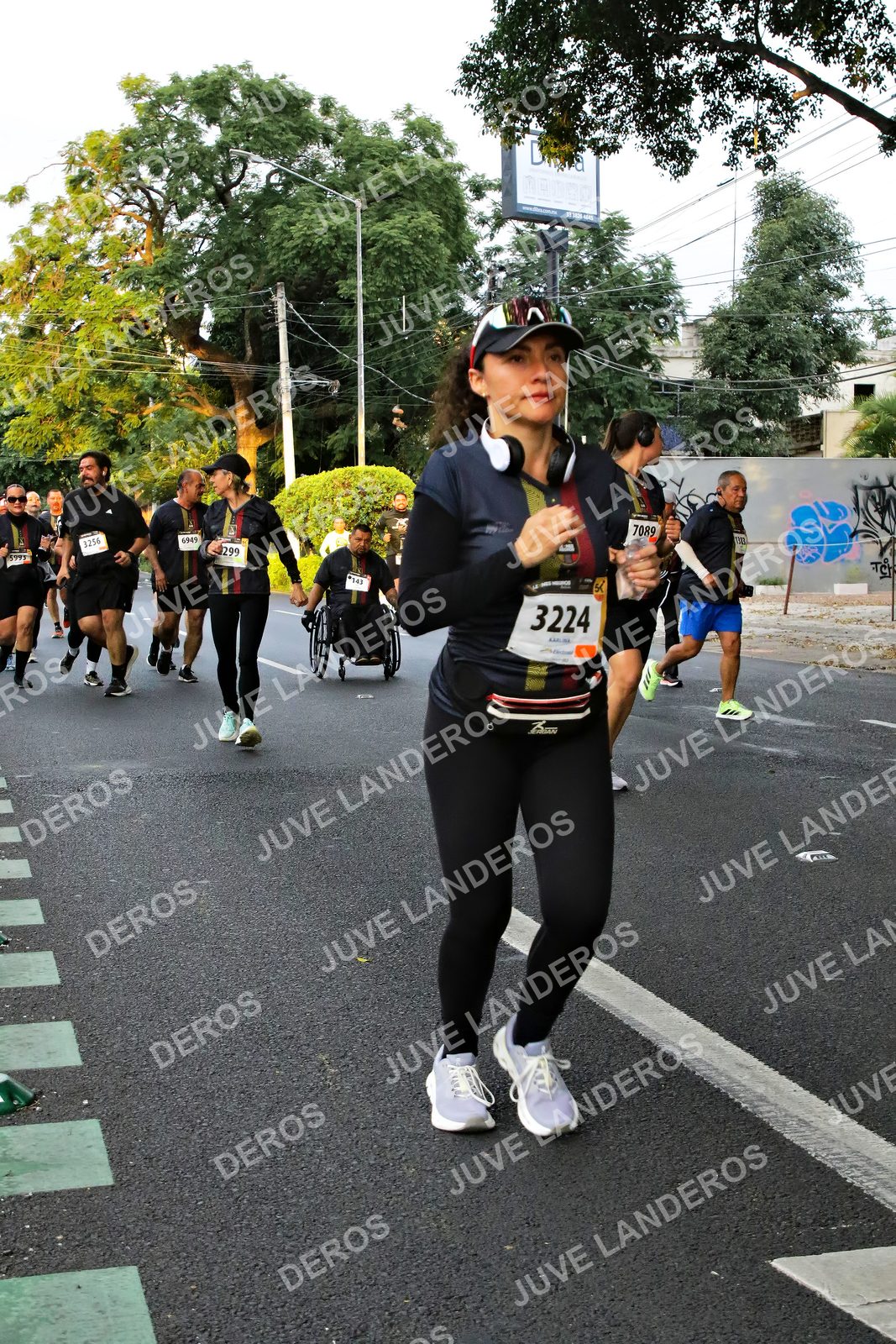 Foto de la X Carrera Leones Negros Red Cola 2026 en Rectoría General de la UdeG, Av. Juárez 976 (meta en Av. Enrique Díaz de León y Pedro Moreno), Guadalajara a las 05:06 · dorsal 3224, 299, 7089, 3256