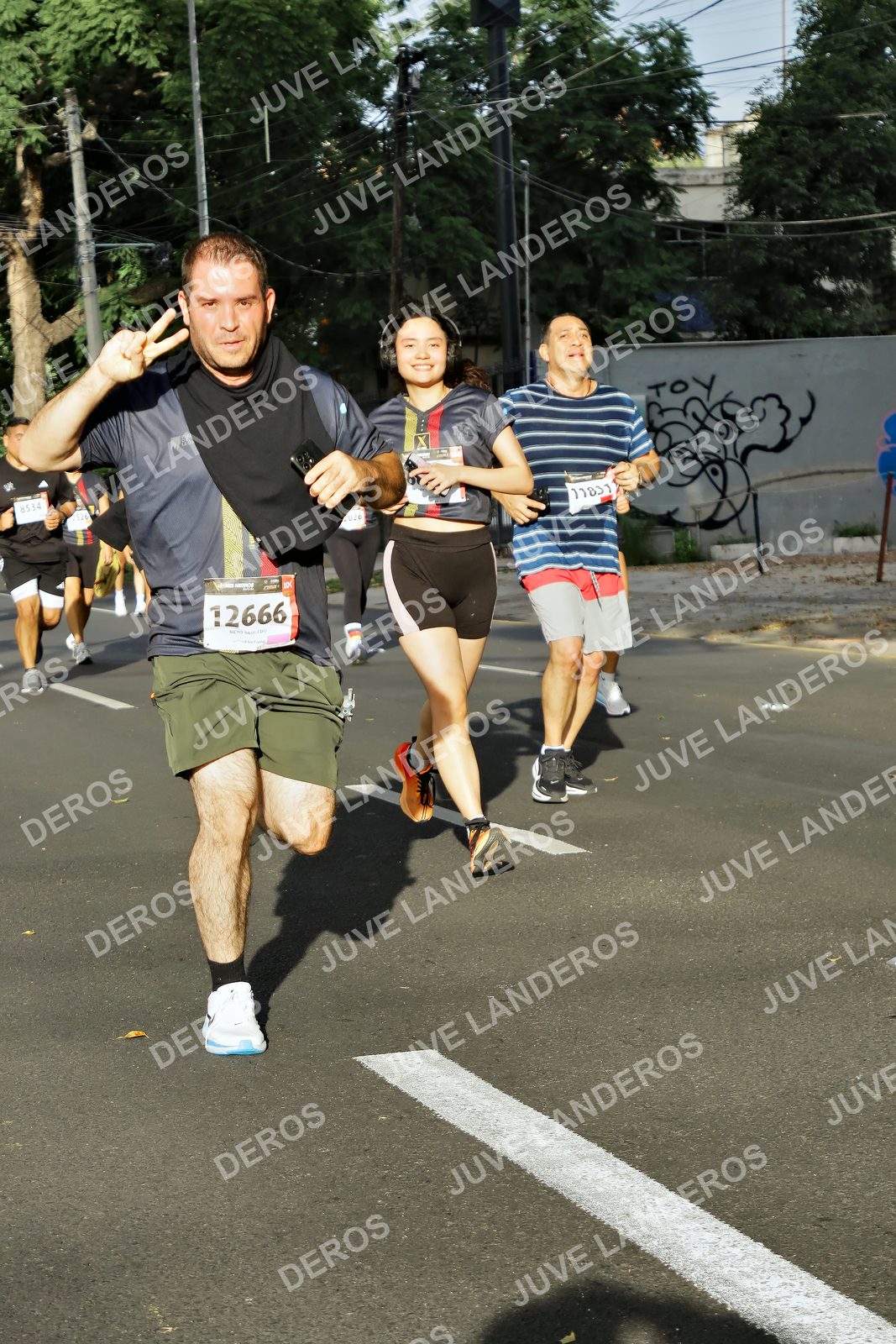 Foto de la X Carrera Leones Negros Red Cola 2026 en Rectoría General de la UdeG, Av. Juárez 976 (meta en Av. Enrique Díaz de León y Pedro Moreno), Guadalajara a las 08:00 · dorsal 12666, 8534