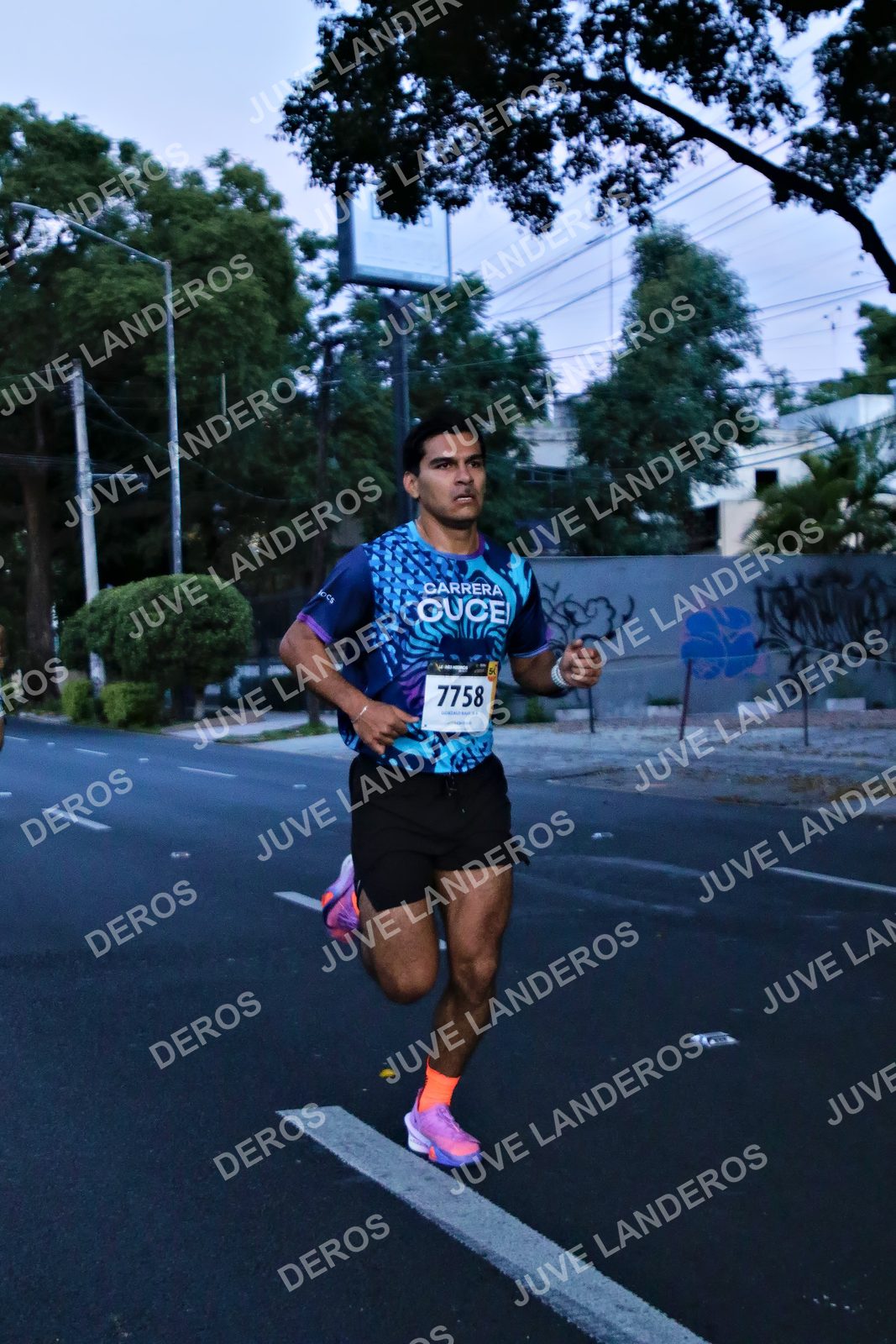 Foto de la X Carrera Leones Negros Red Cola 2026 en Rectoría General de la UdeG, Av. Juárez 976 (meta en Av. Enrique Díaz de León y Pedro Moreno), Guadalajara a las 04:49