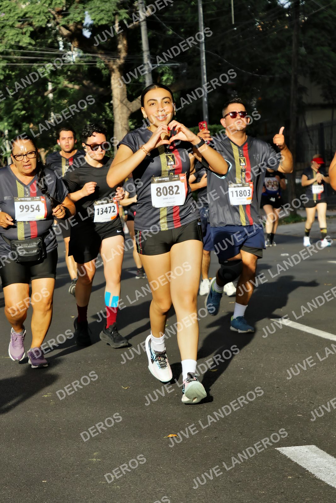 Foto de la X Carrera Leones Negros Red Cola 2026 en Rectoría General de la UdeG, Av. Juárez 976 (meta en Av. Enrique Díaz de León y Pedro Moreno), Guadalajara a las 08:00 · dorsal 8082, 9954, 13472, 11803