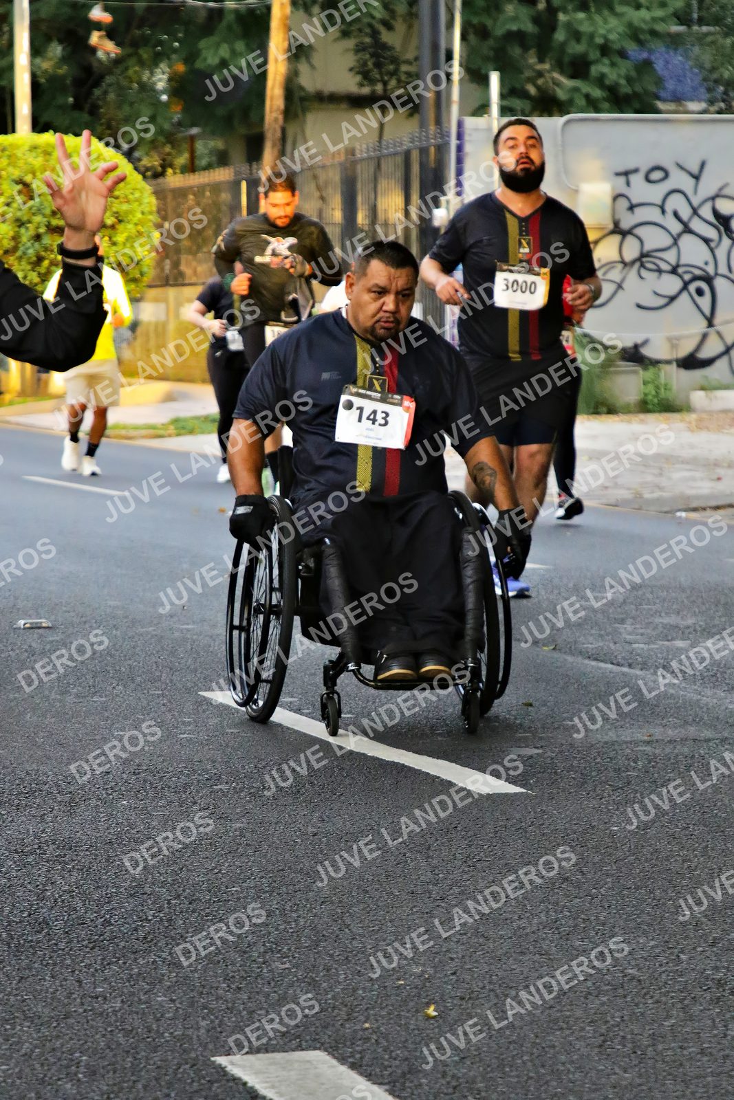 Foto de la X Carrera Leones Negros Red Cola 2026 en Rectoría General de la UdeG, Av. Juárez 976 (meta en Av. Enrique Díaz de León y Pedro Moreno), Guadalajara a las 05:06 · dorsal 143, 3000