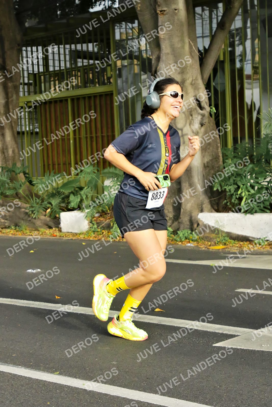 Foto de la X Carrera Leones Negros Red Cola 2026 en Rectoría General de la UdeG, Av. Juárez 976 (meta en Av. Enrique Díaz de León y Pedro Moreno), Guadalajara a las 08:09 · dorsal 8833