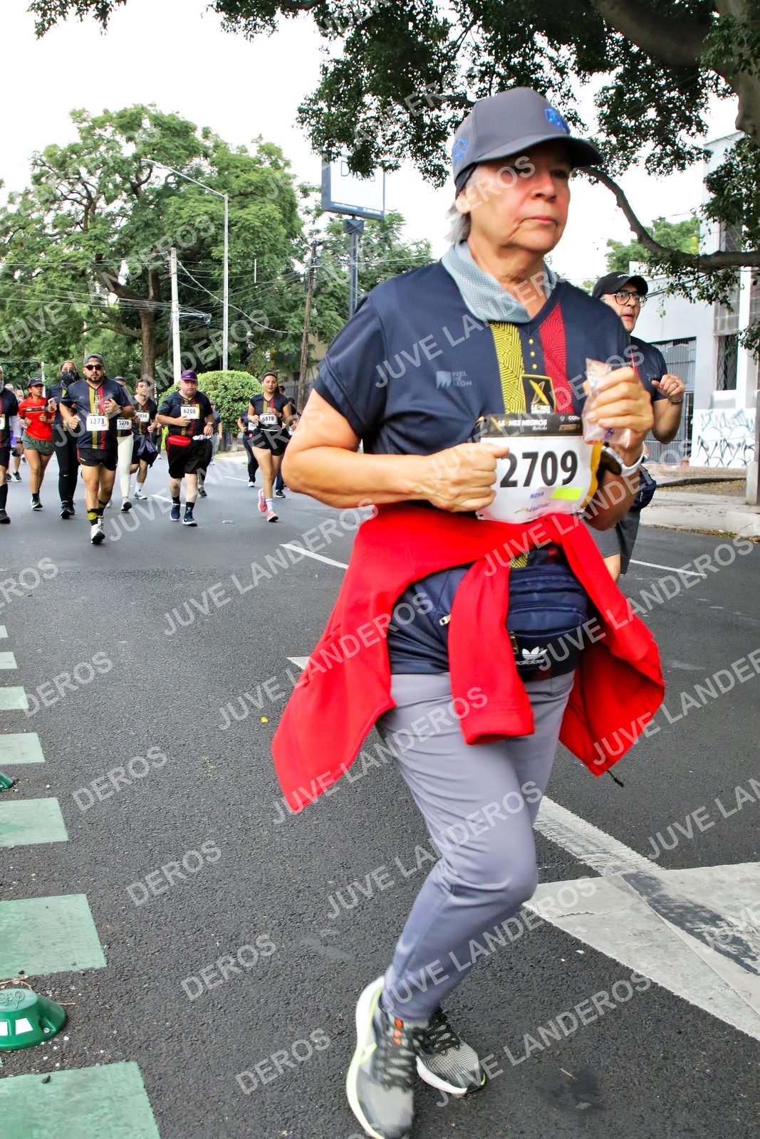 Foto de la X Carrera Leones Negros Red Cola 2026 en Rectoría General de la UdeG, Av. Juárez 976 (meta en Av. Enrique Díaz de León y Pedro Moreno), Guadalajara a las 07:14 · dorsal 2709, 1273